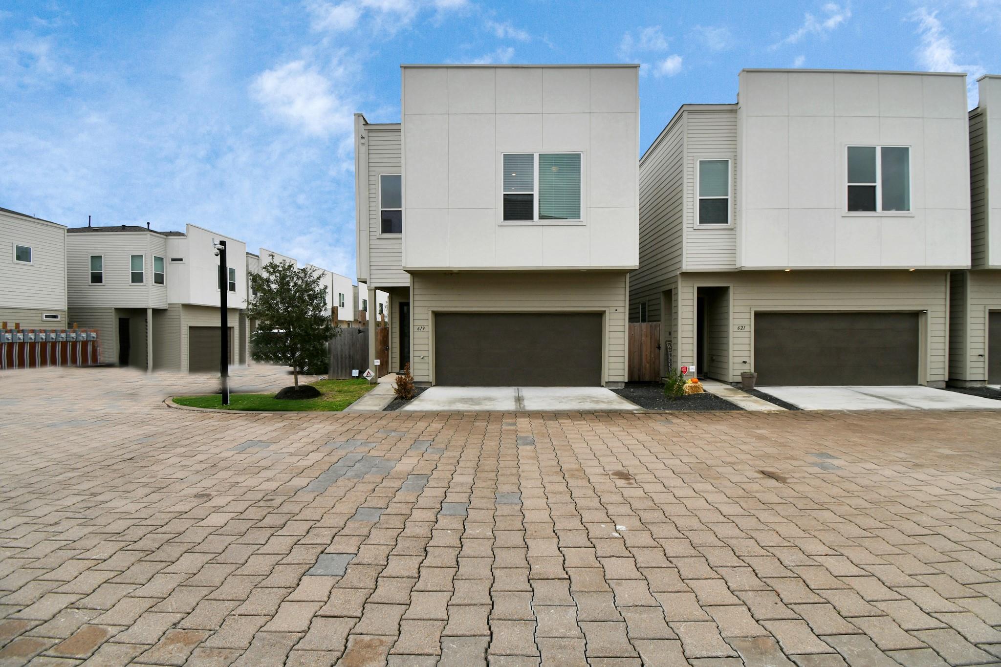 619 Thornton Oaks Lane