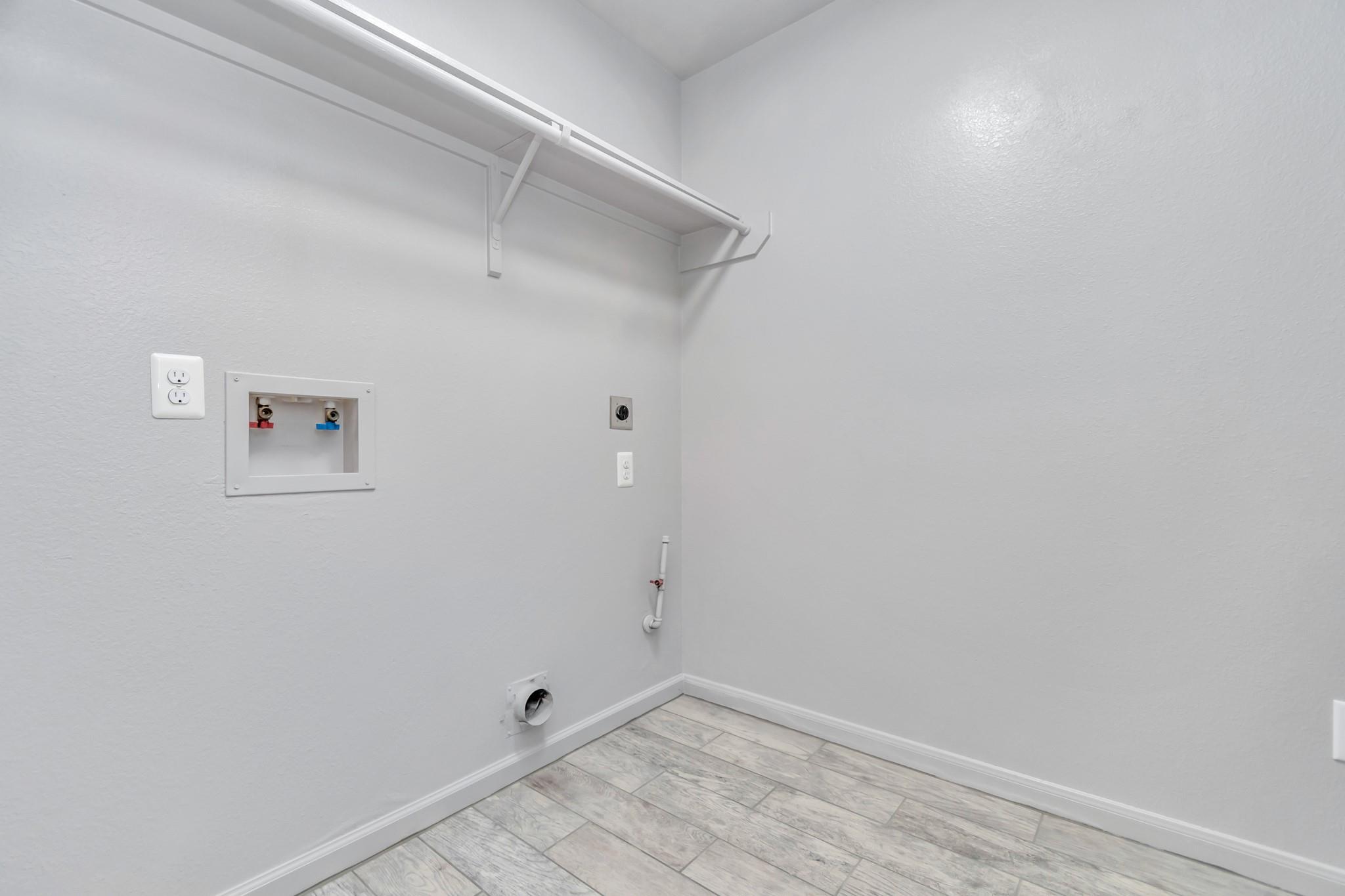 7946 Moss Springs Court