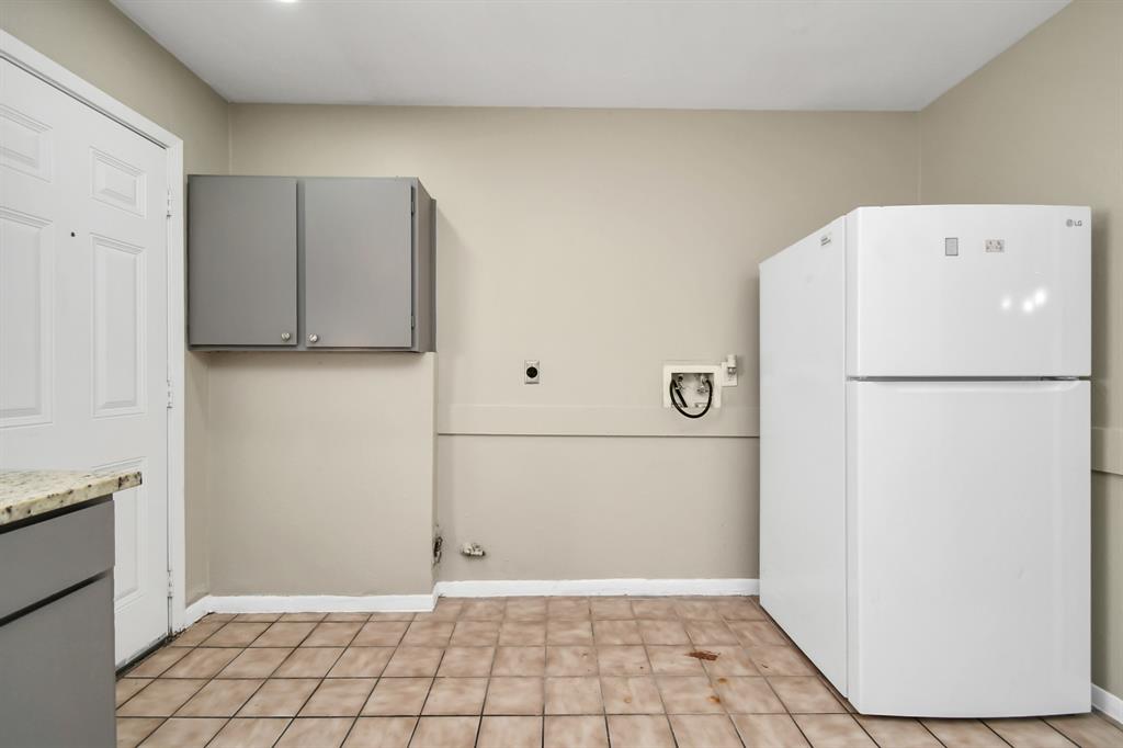 1736 Crestdale Drive # 7