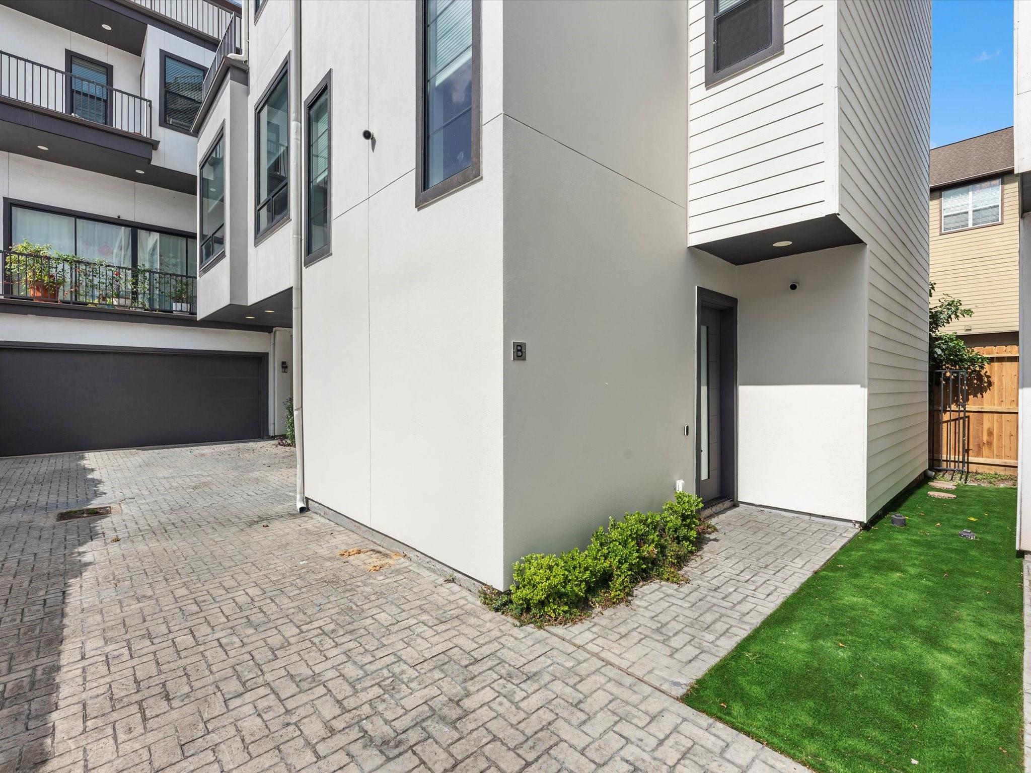 810 W 17th Street # B