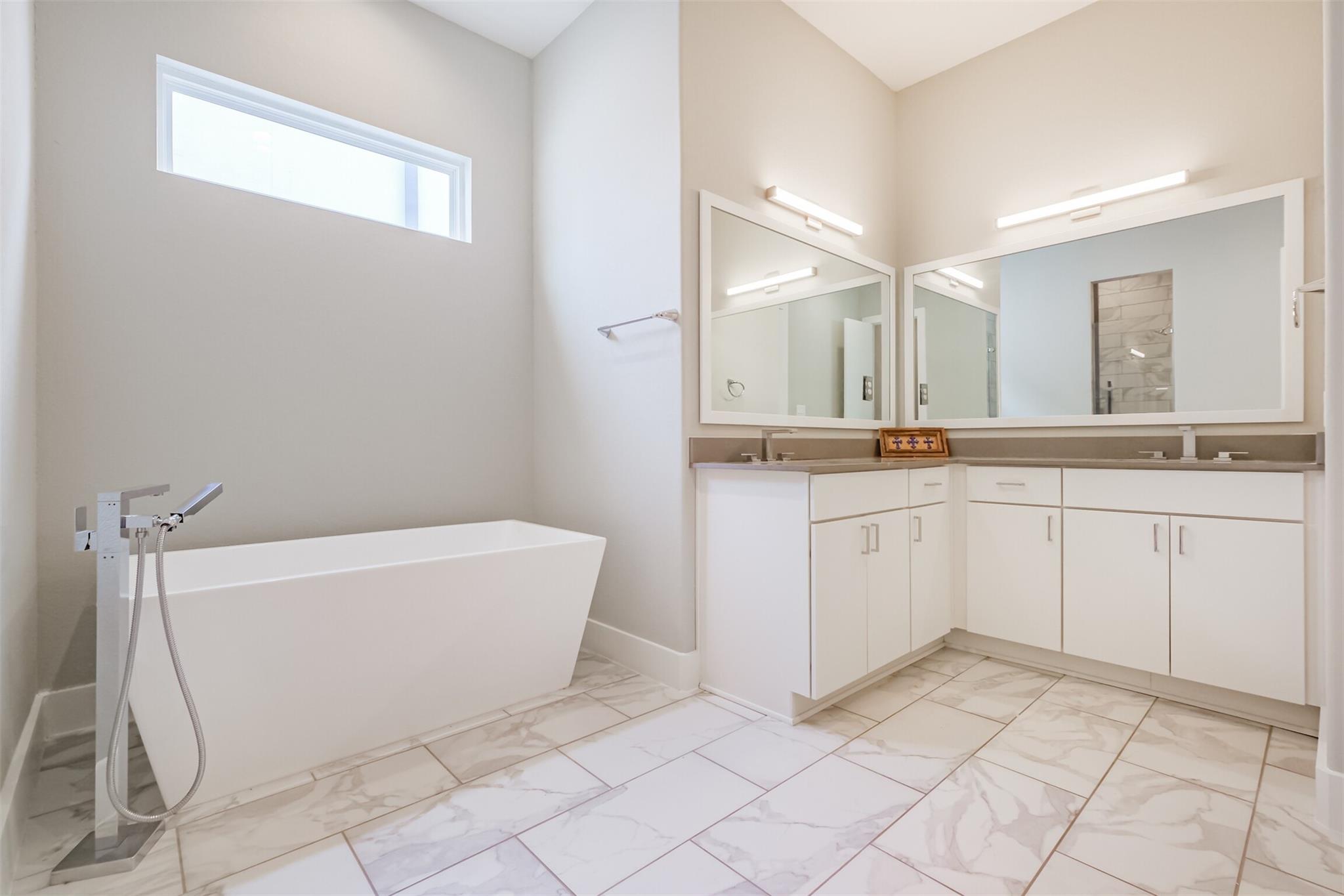 1305 Mayfair Clarkson Lane