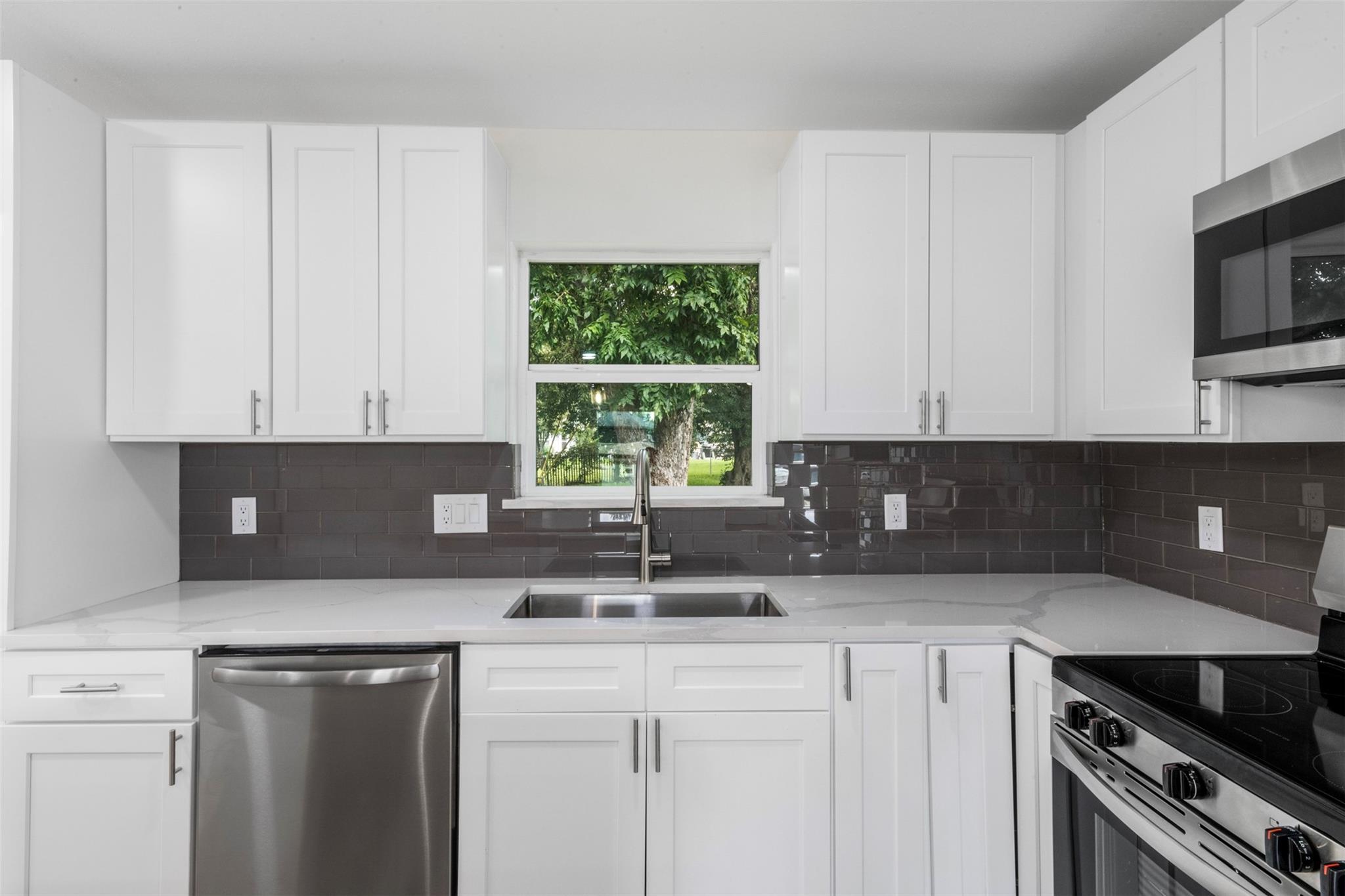 1106 W Thomas Avenue