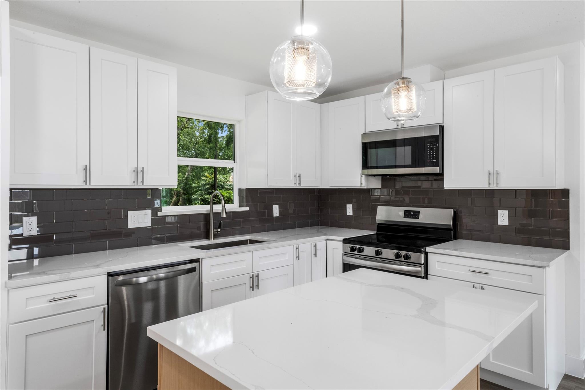 1106 W Thomas Avenue