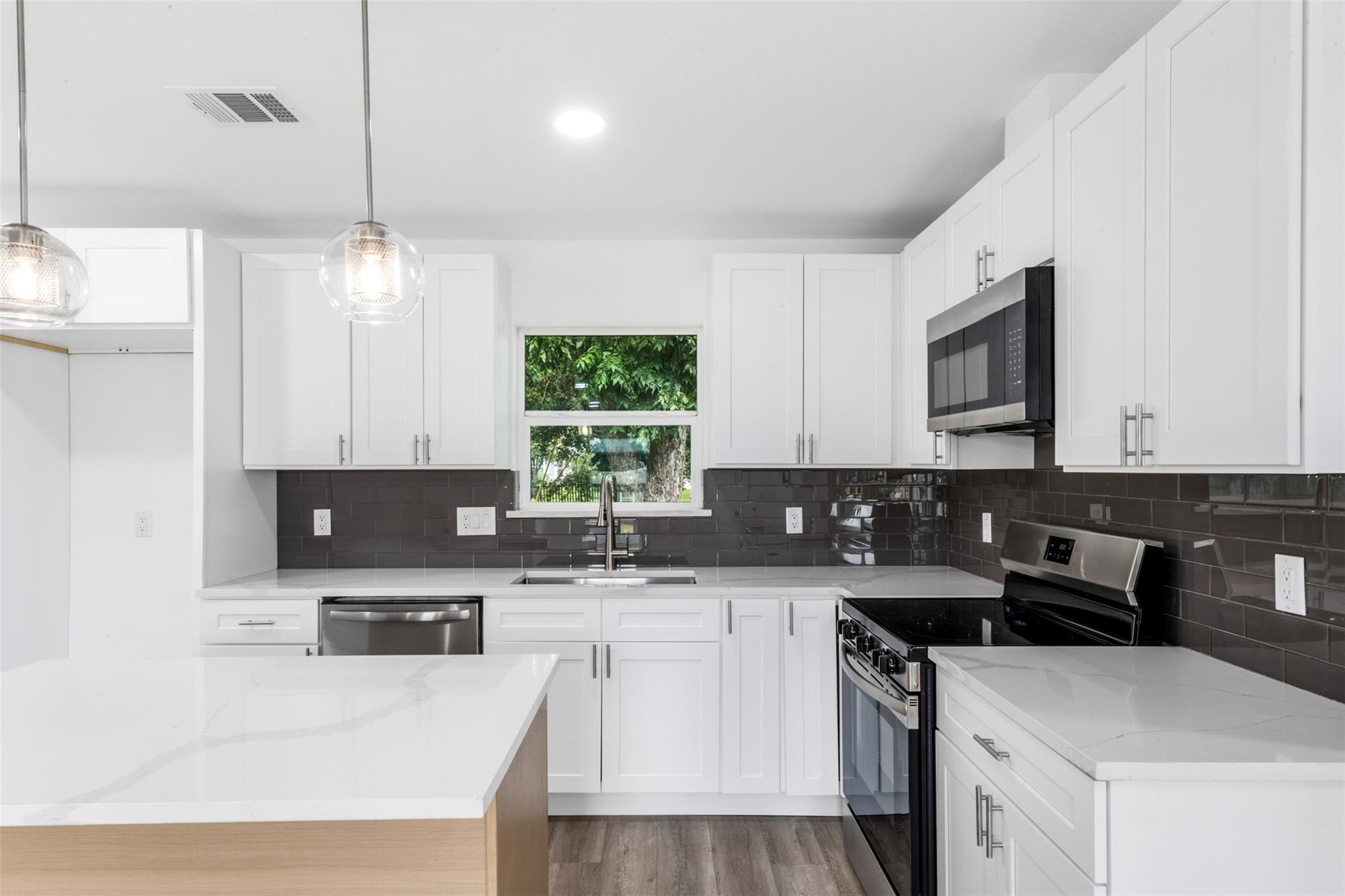 1106 W Thomas Avenue