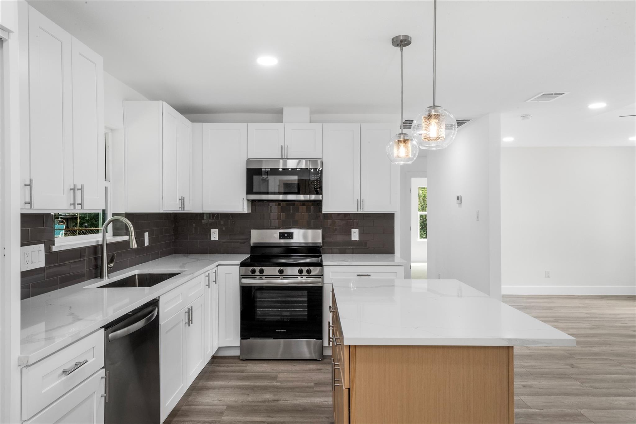 1106 W Thomas Avenue