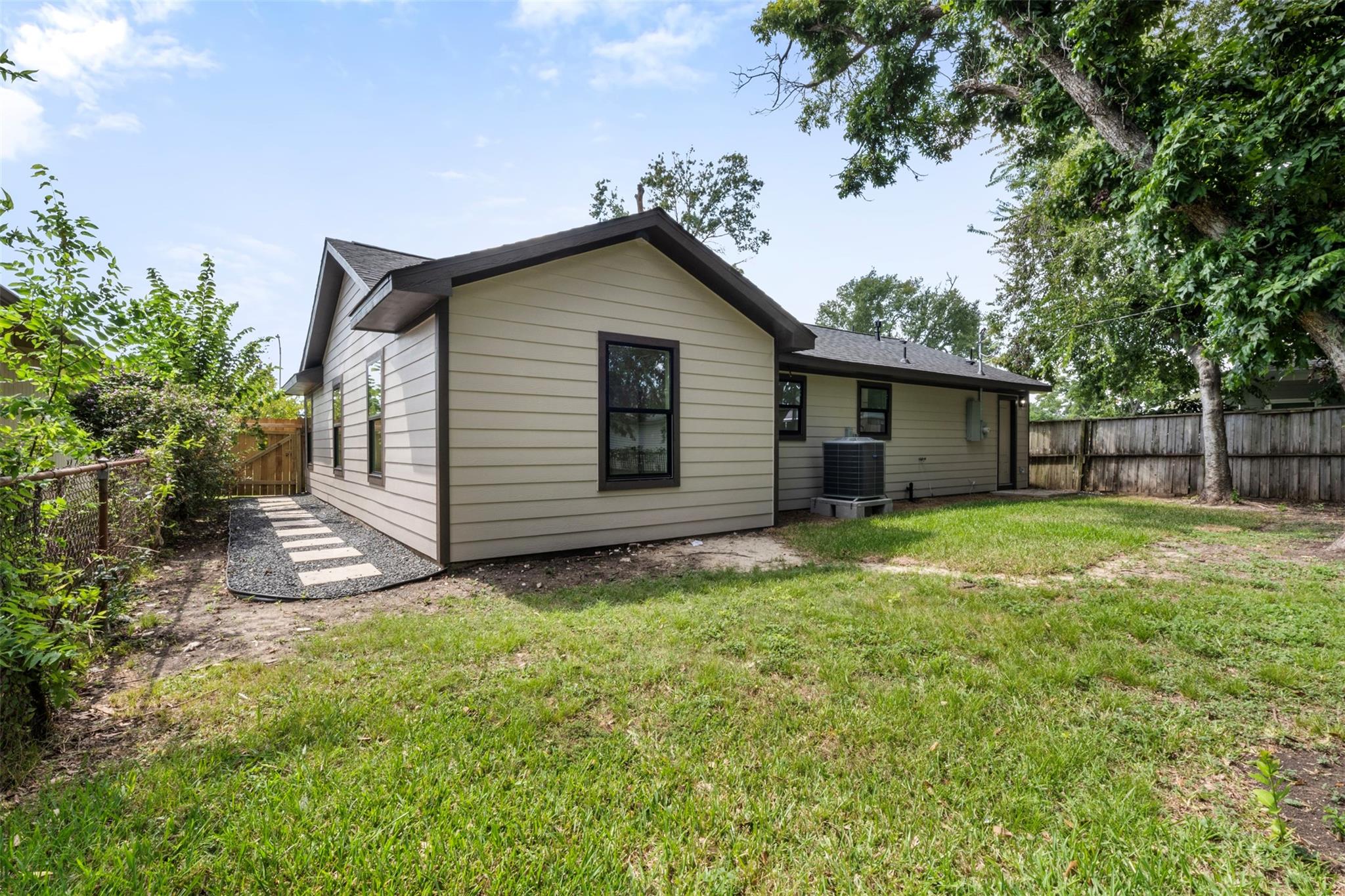 1106 W Thomas Avenue