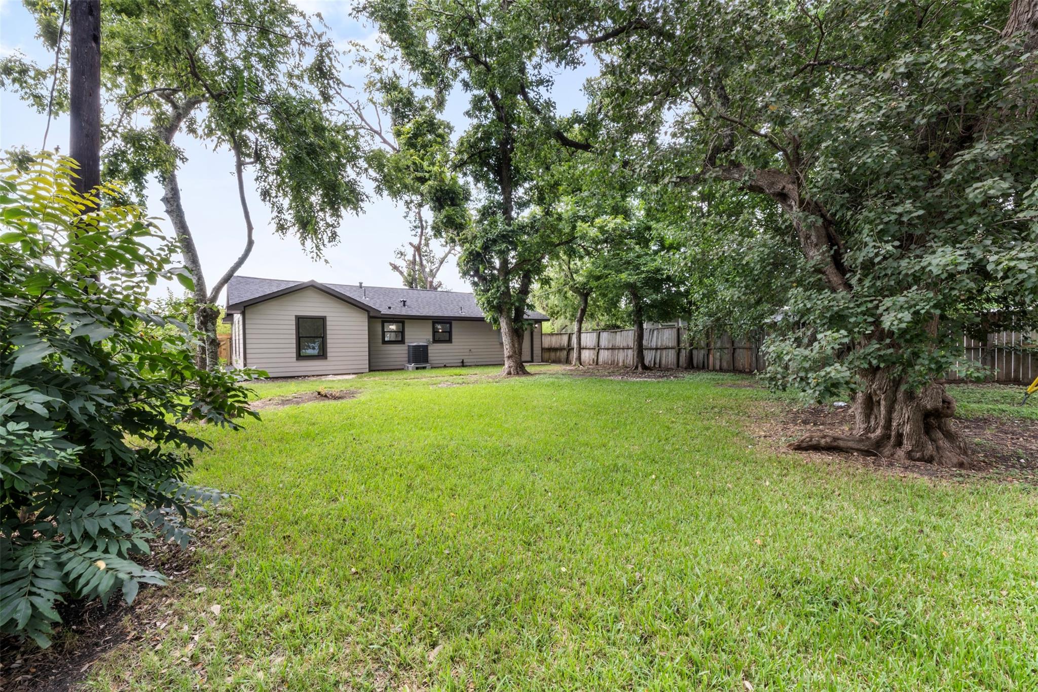 1106 W Thomas Avenue