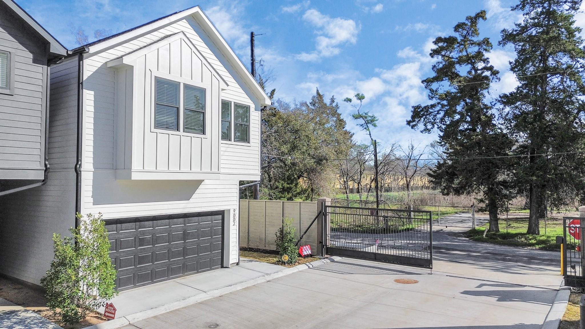 9005 Laverne Oak Lane