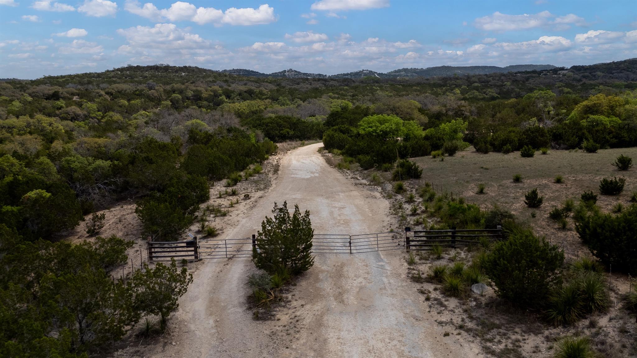 424 Armadillo Trail Drive E, Comfort