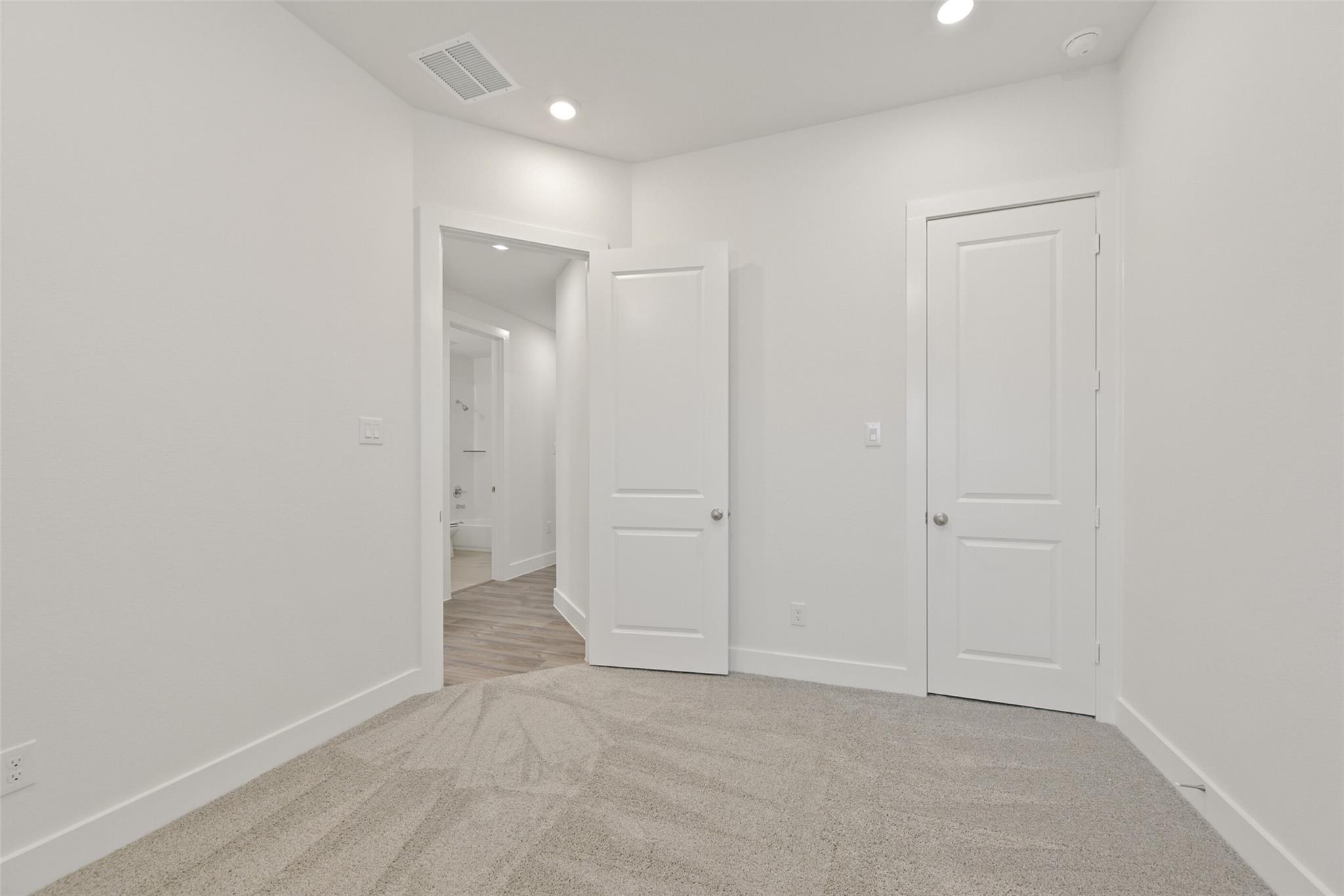 1545 Apache Heights