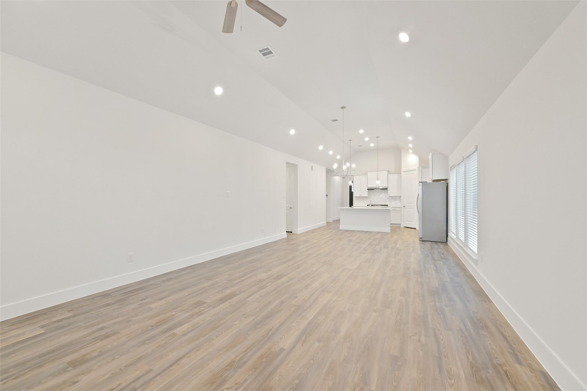 1545 Apache Heights