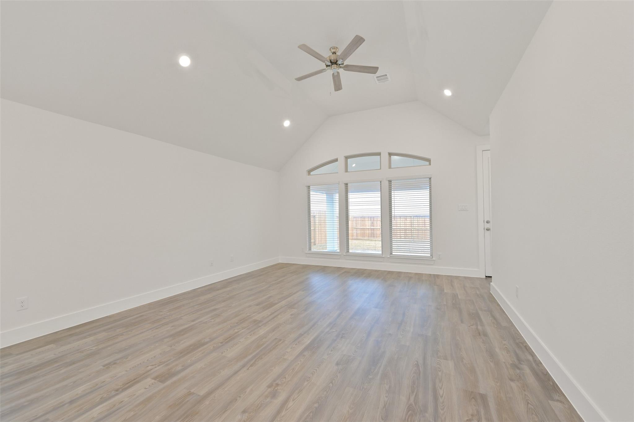 1545 Apache Heights