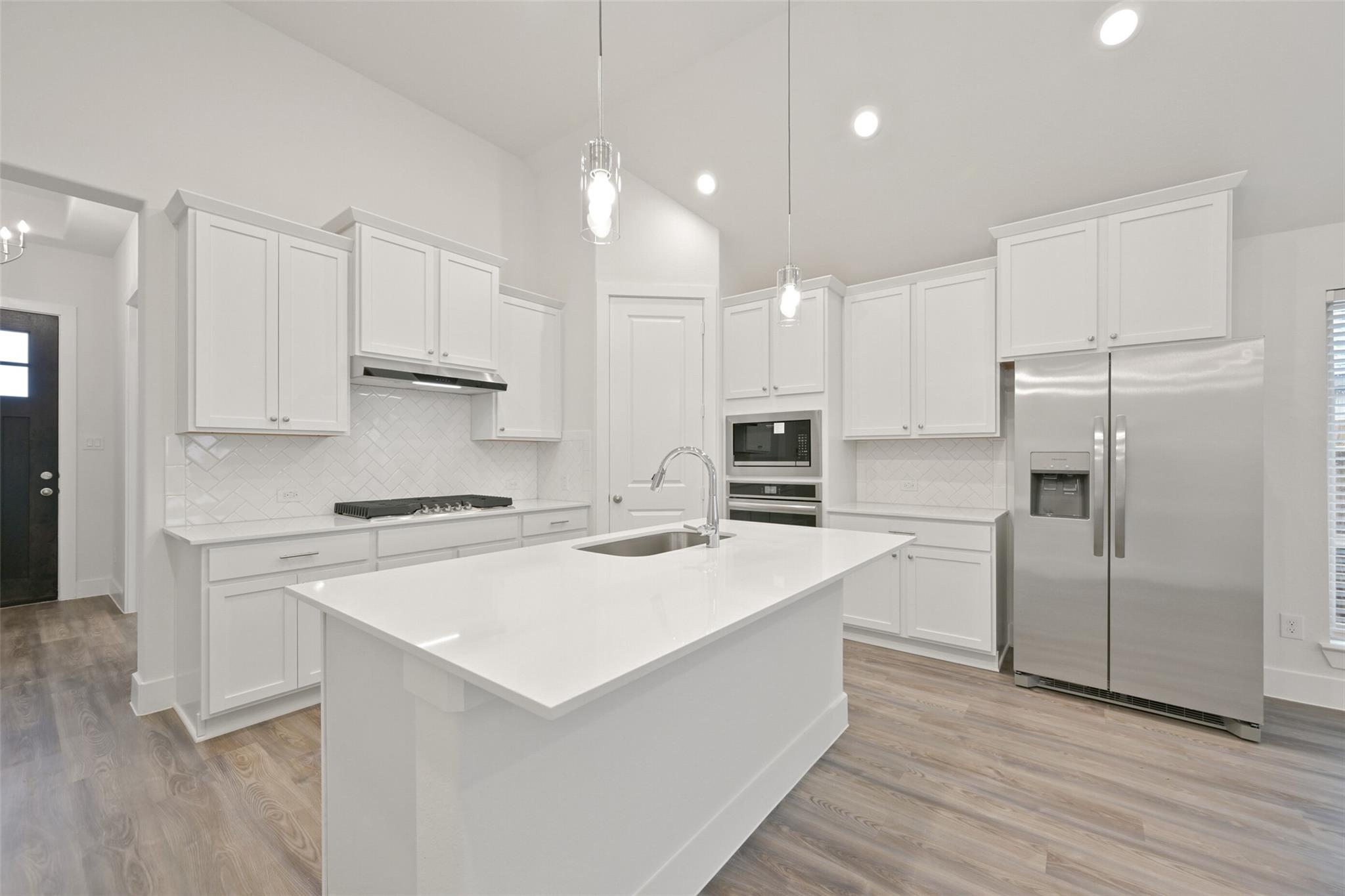1545 Apache Heights