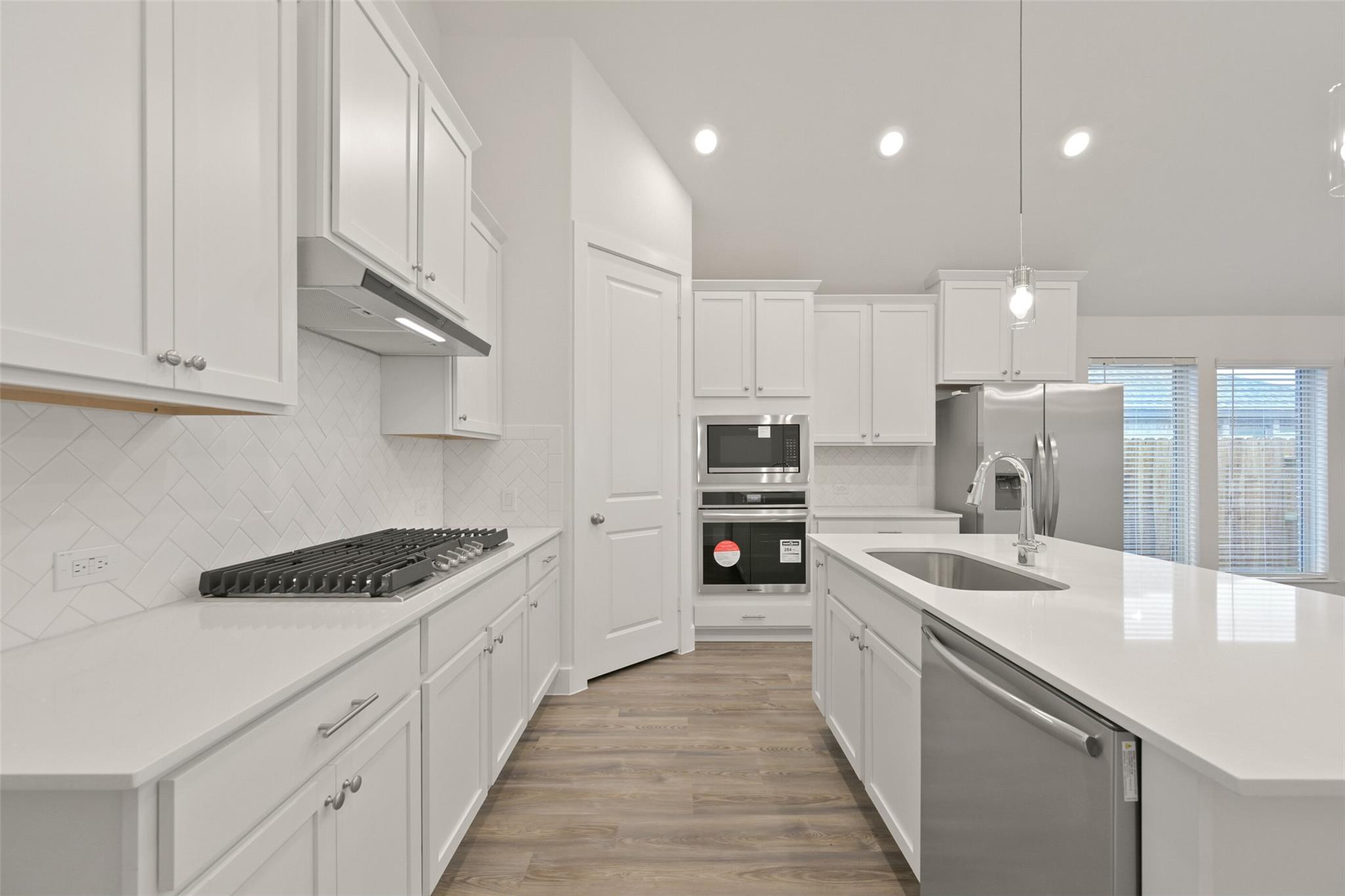 1545 Apache Heights