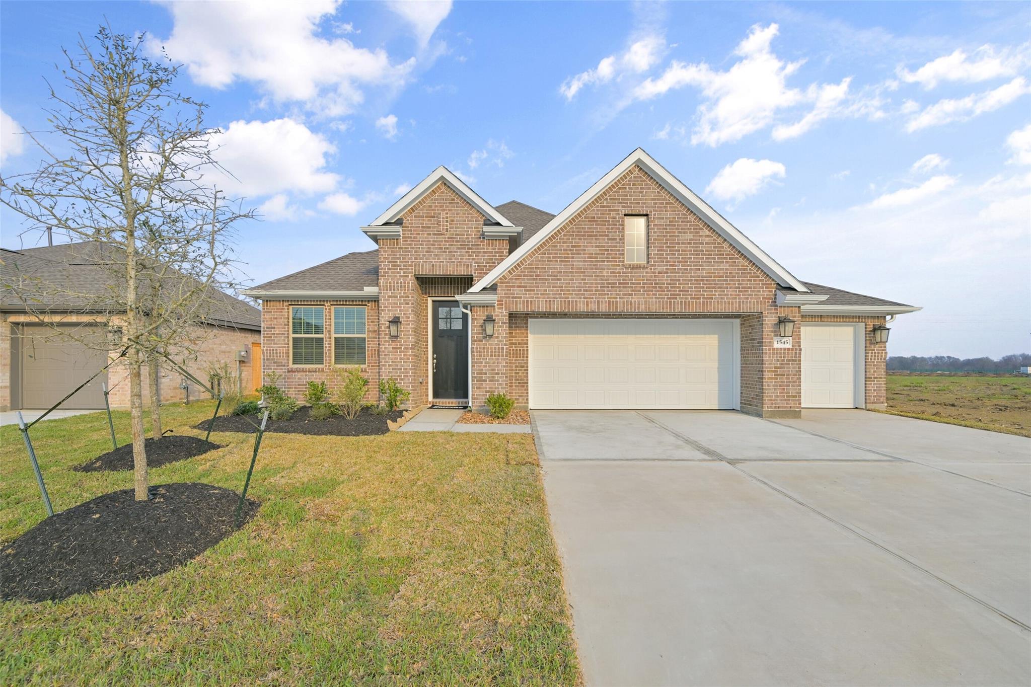 1545 Apache Heights