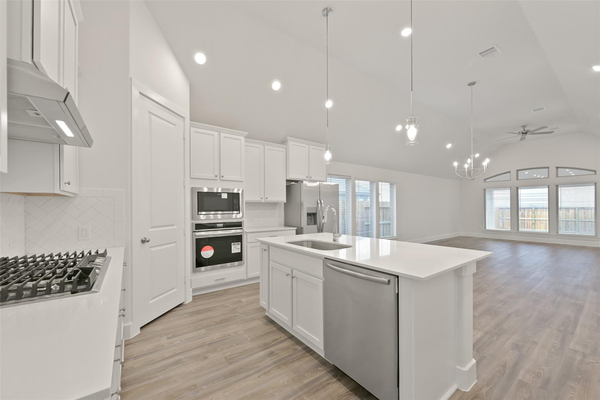 1545 Apache Heights