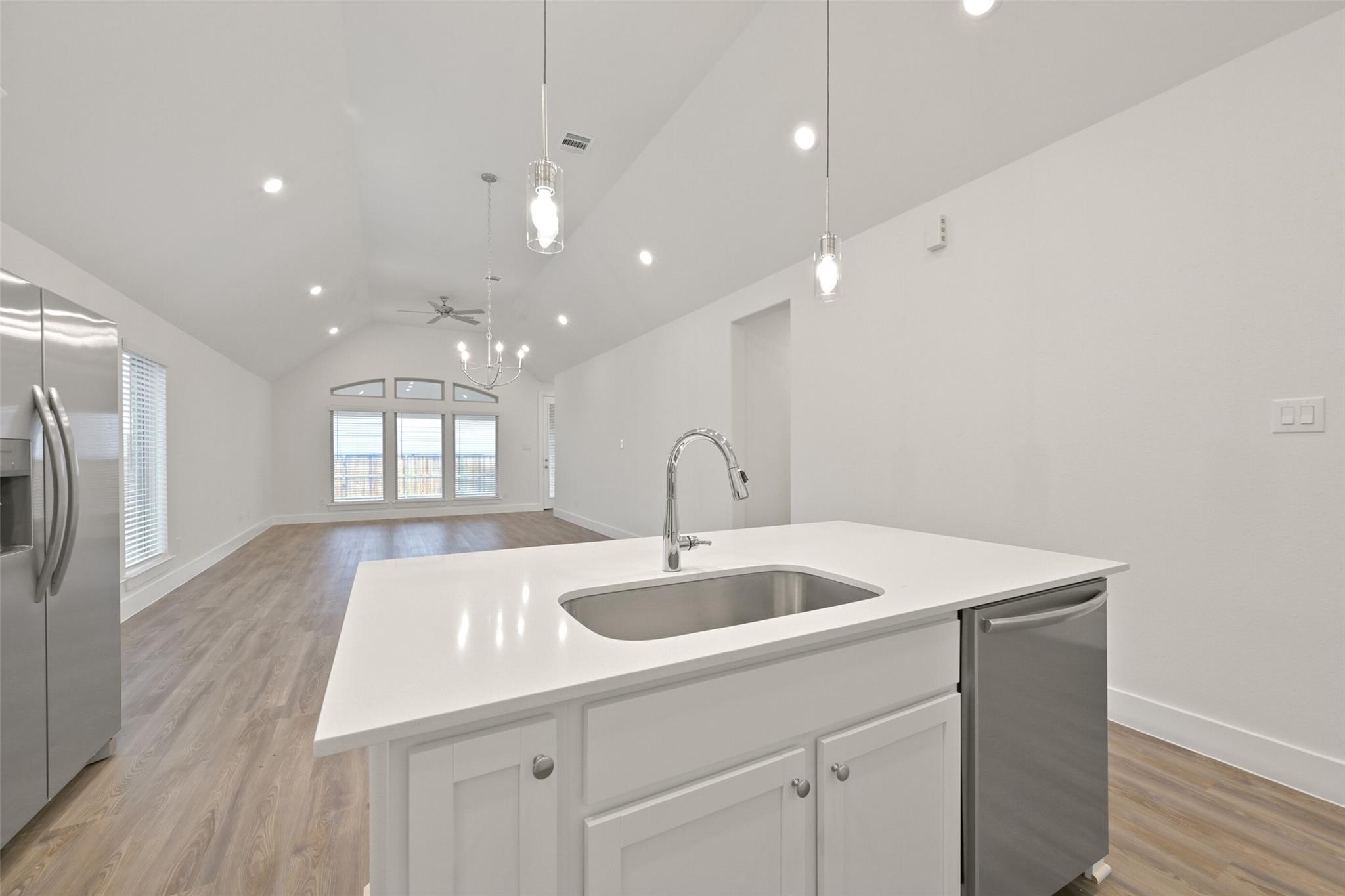 1545 Apache Heights