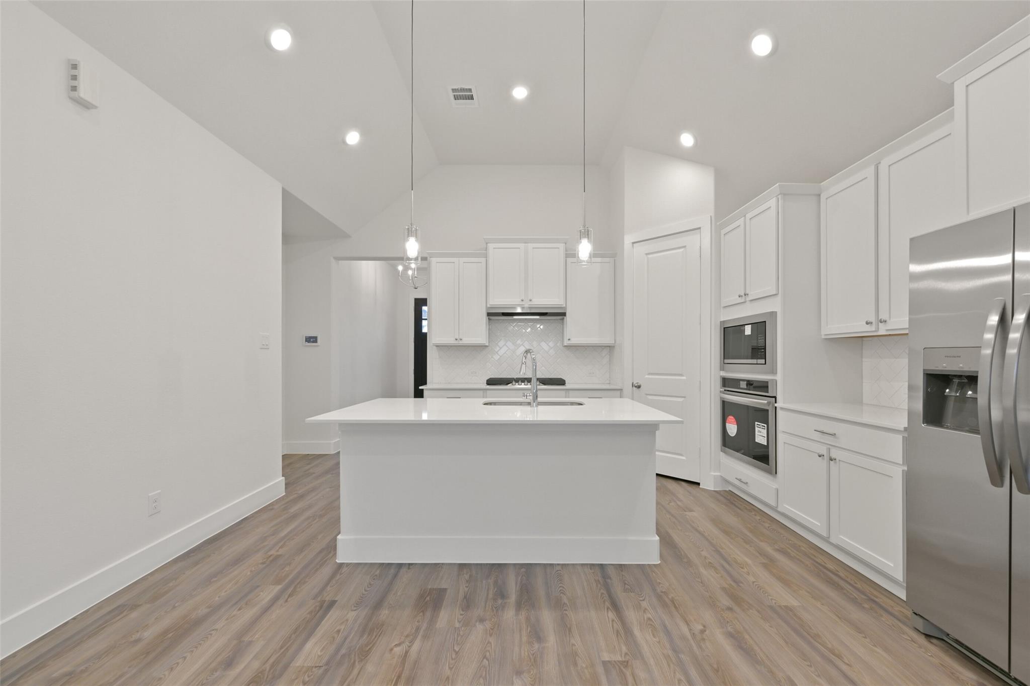 1545 Apache Heights
