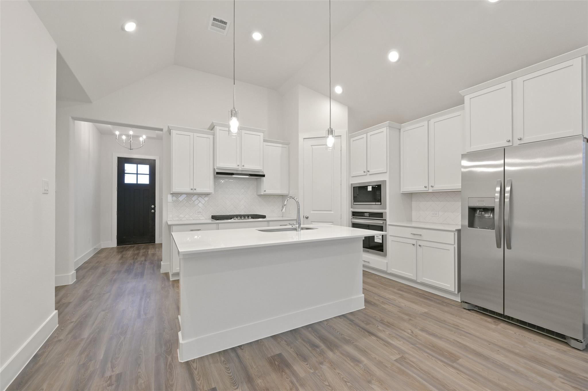 1545 Apache Heights