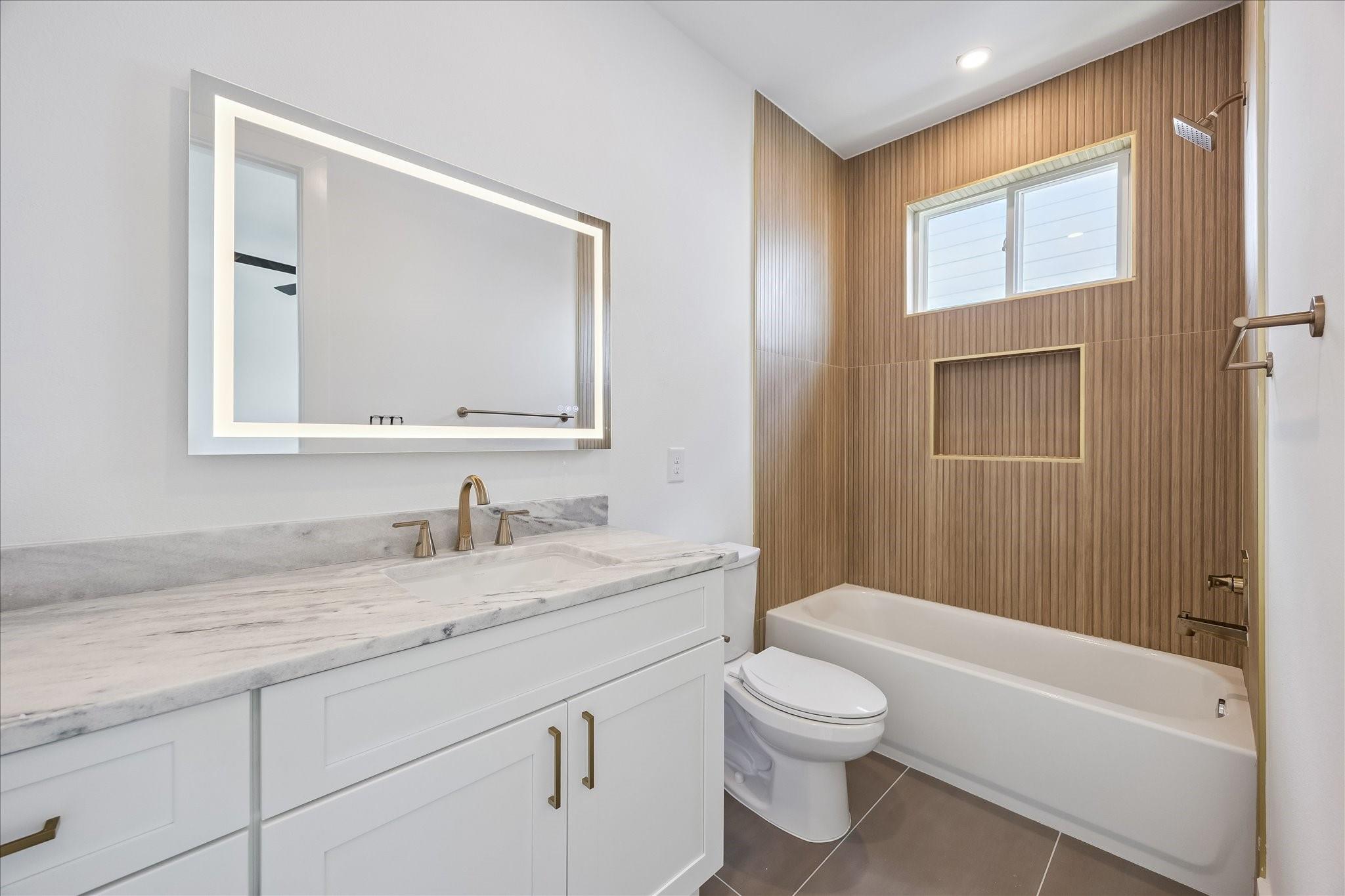 1034 W 17th St Street # C