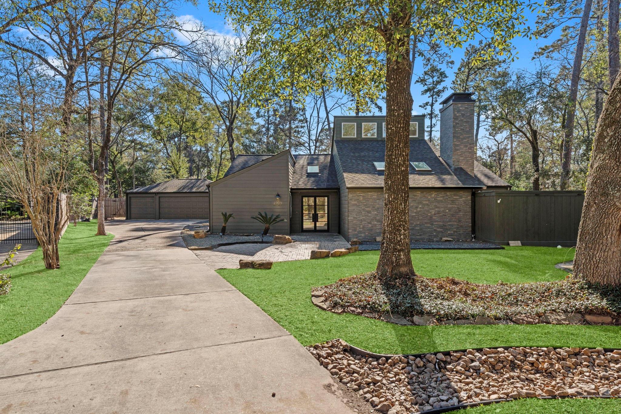 2703 Crossvine Circle