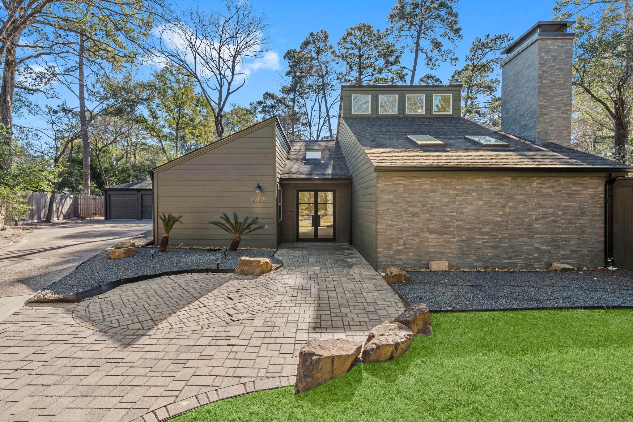 2703 Crossvine Circle