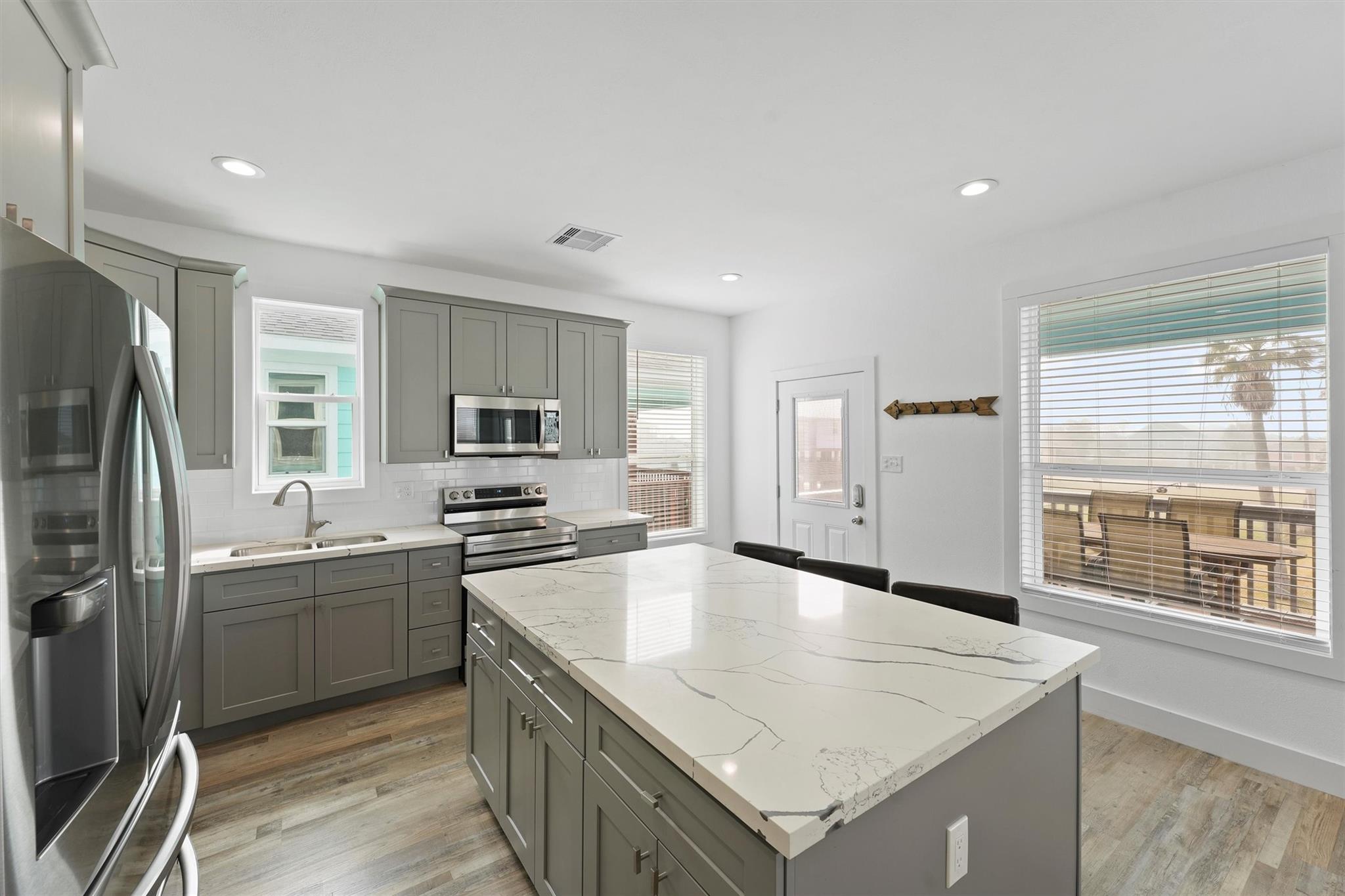 4025 A Vista Boulevard