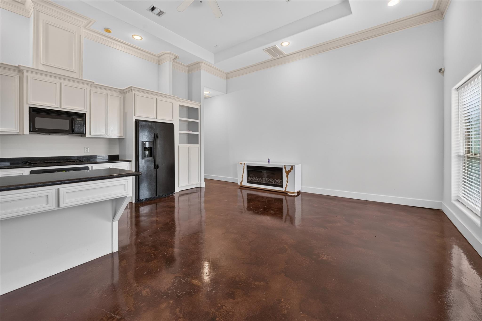 5801 Winsome Lane # 305