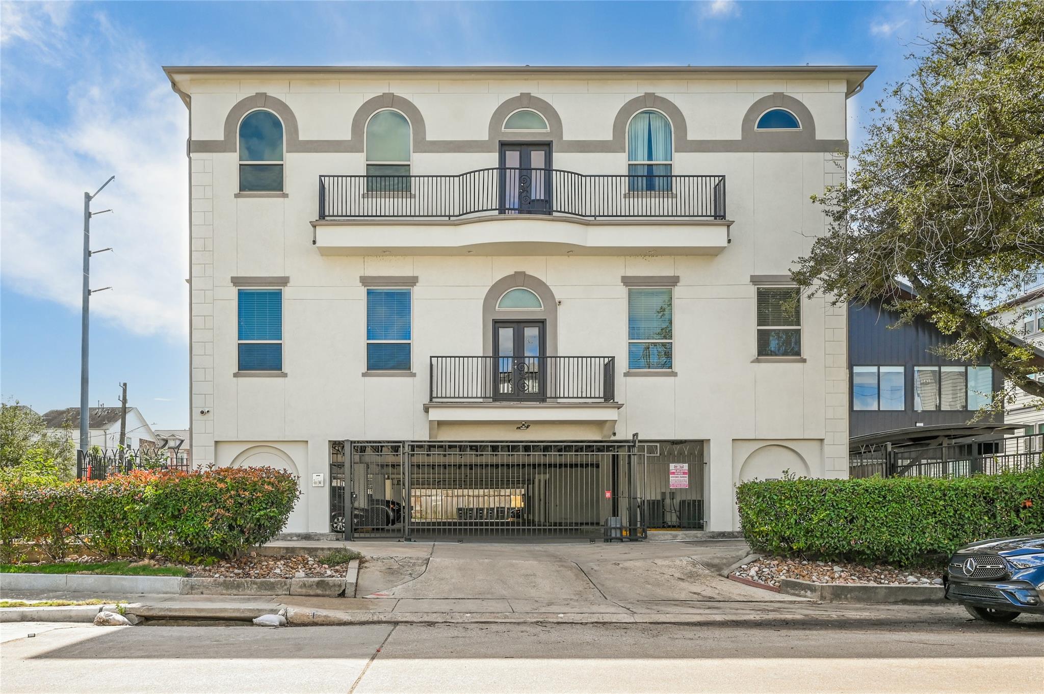 5801 Winsome Lane # 305