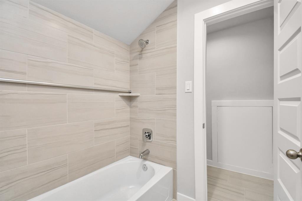 19707 Isola Breeze Drive