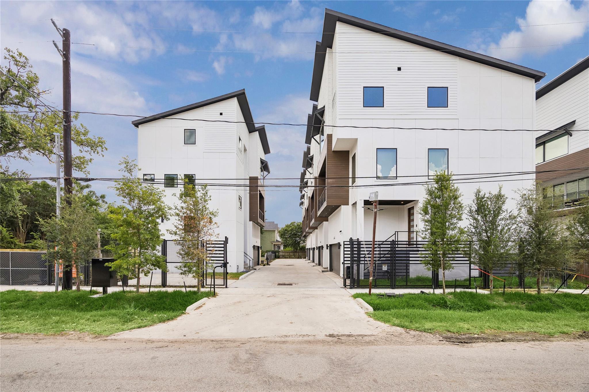 1034 W 17th St Street # B
