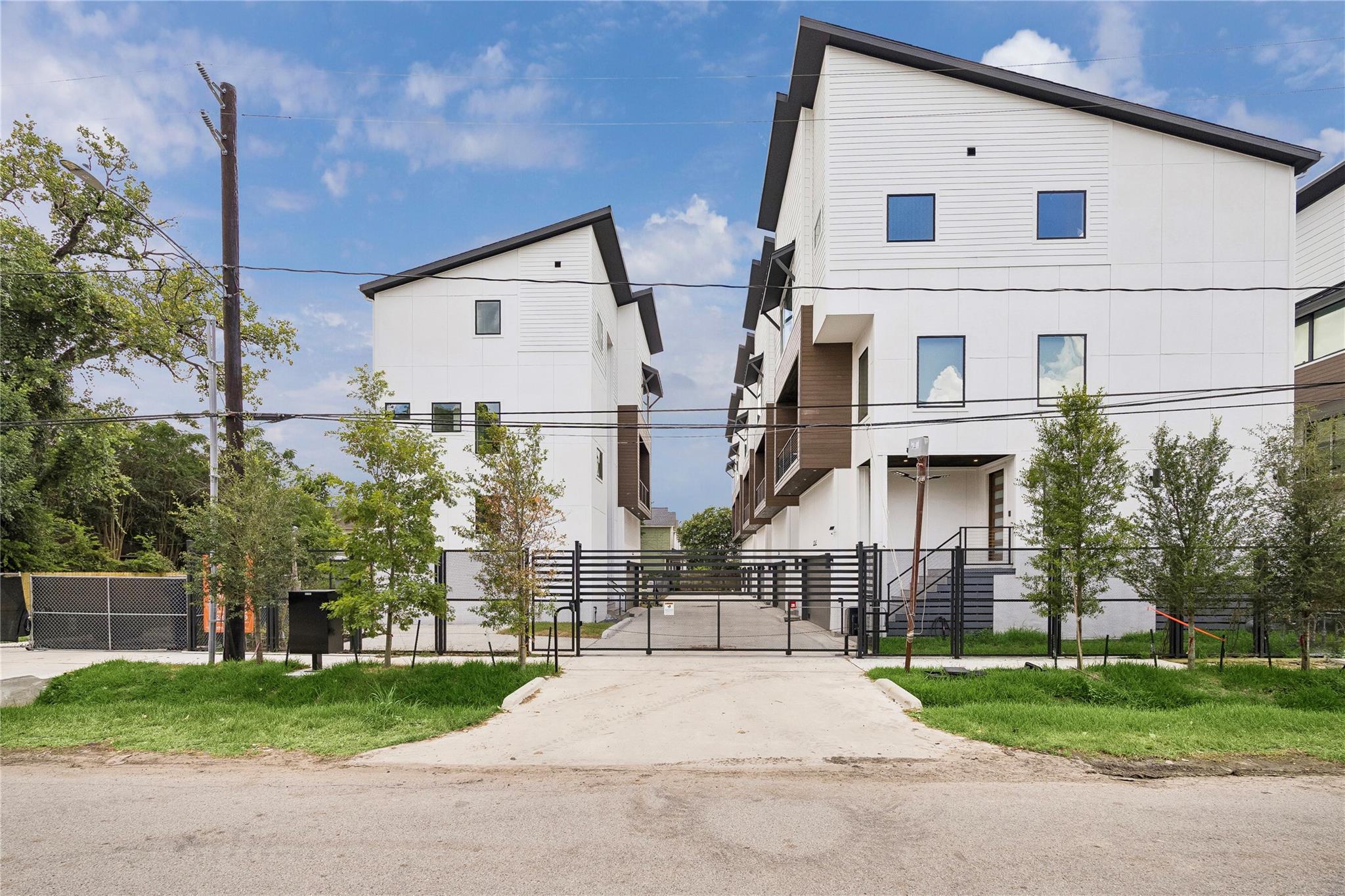 1034 W 17th St Street # B