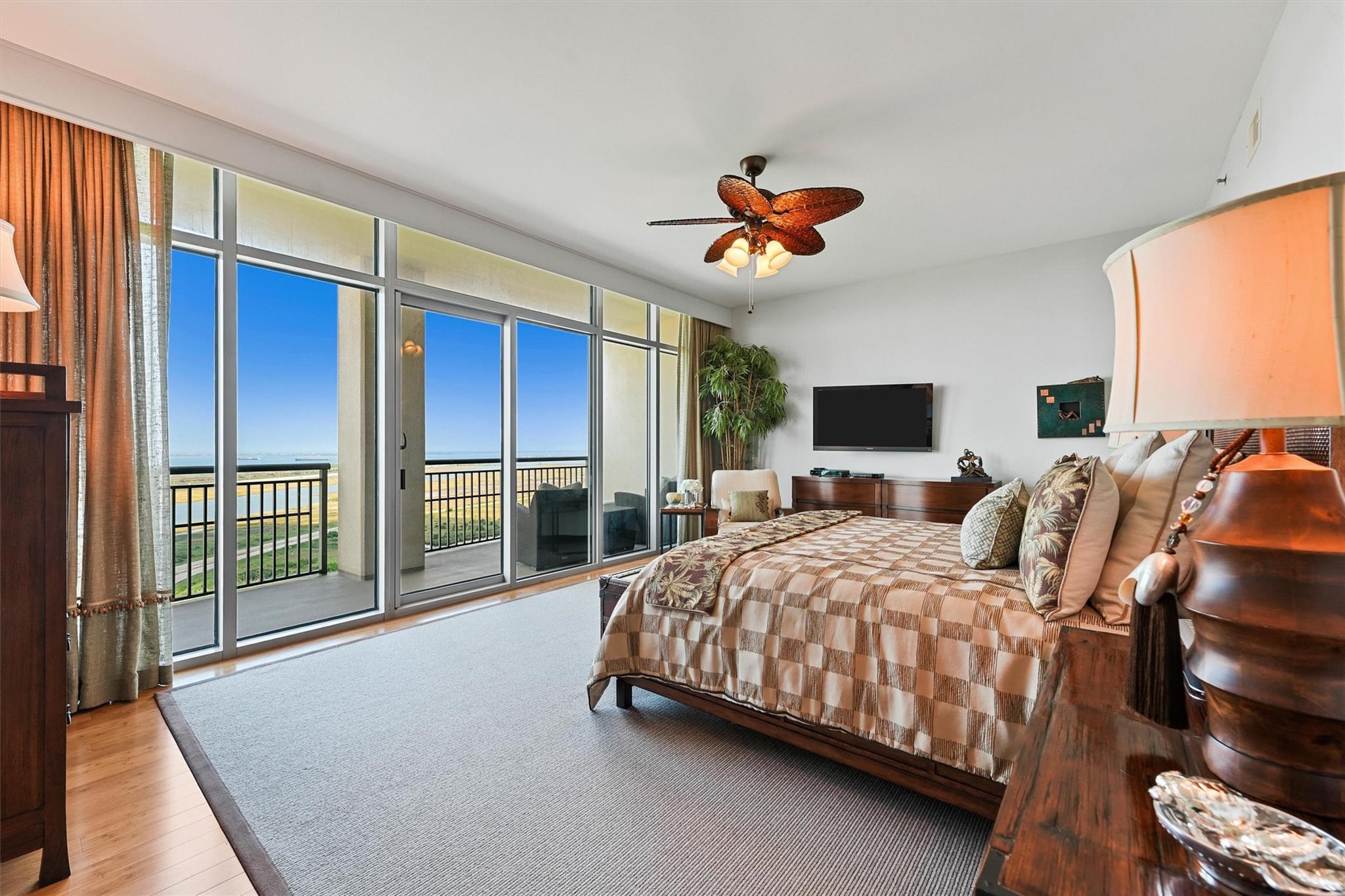 801 E Beach Drive Unit: TW2008