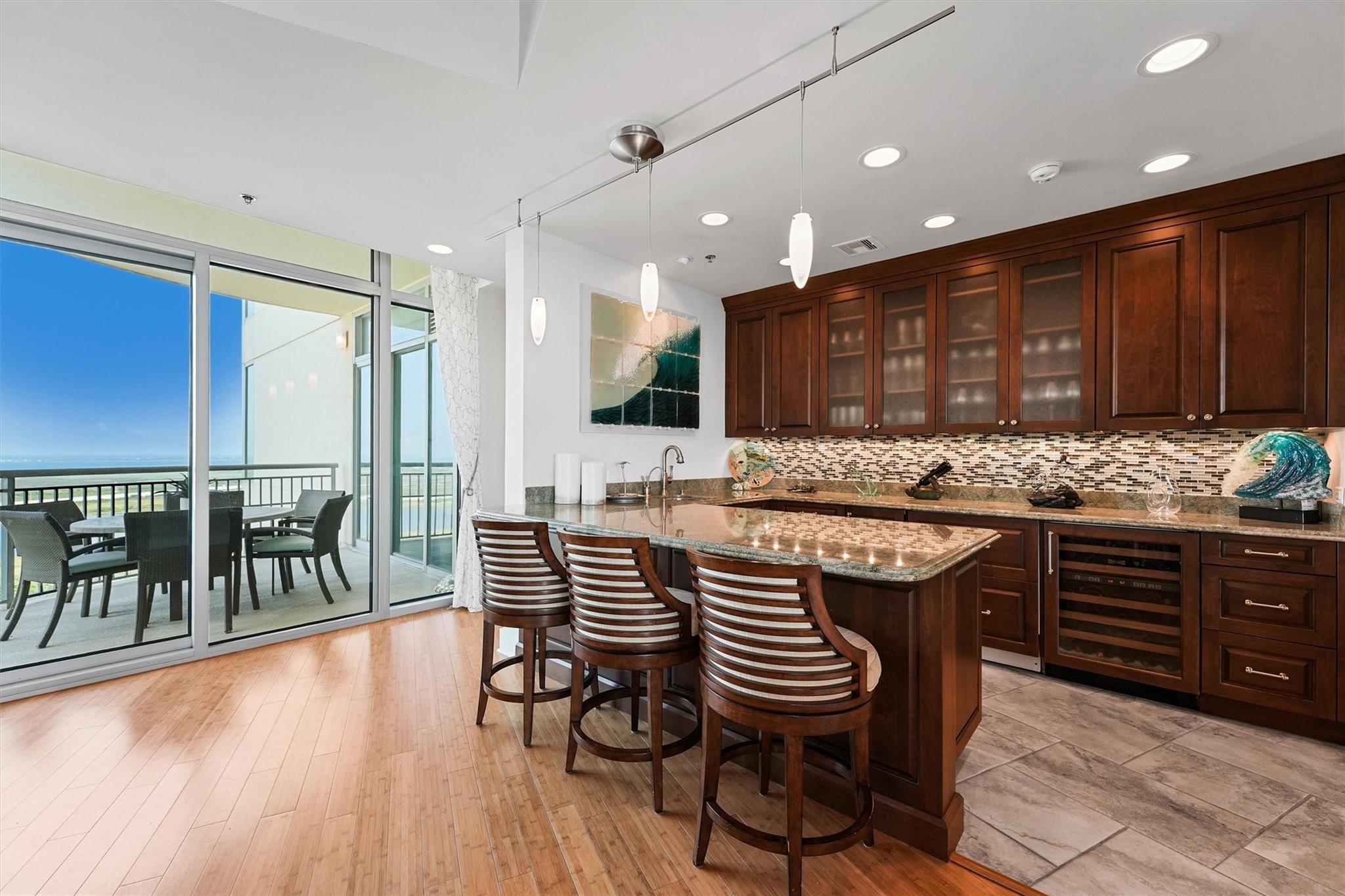 801 E Beach Drive Unit: TW2008