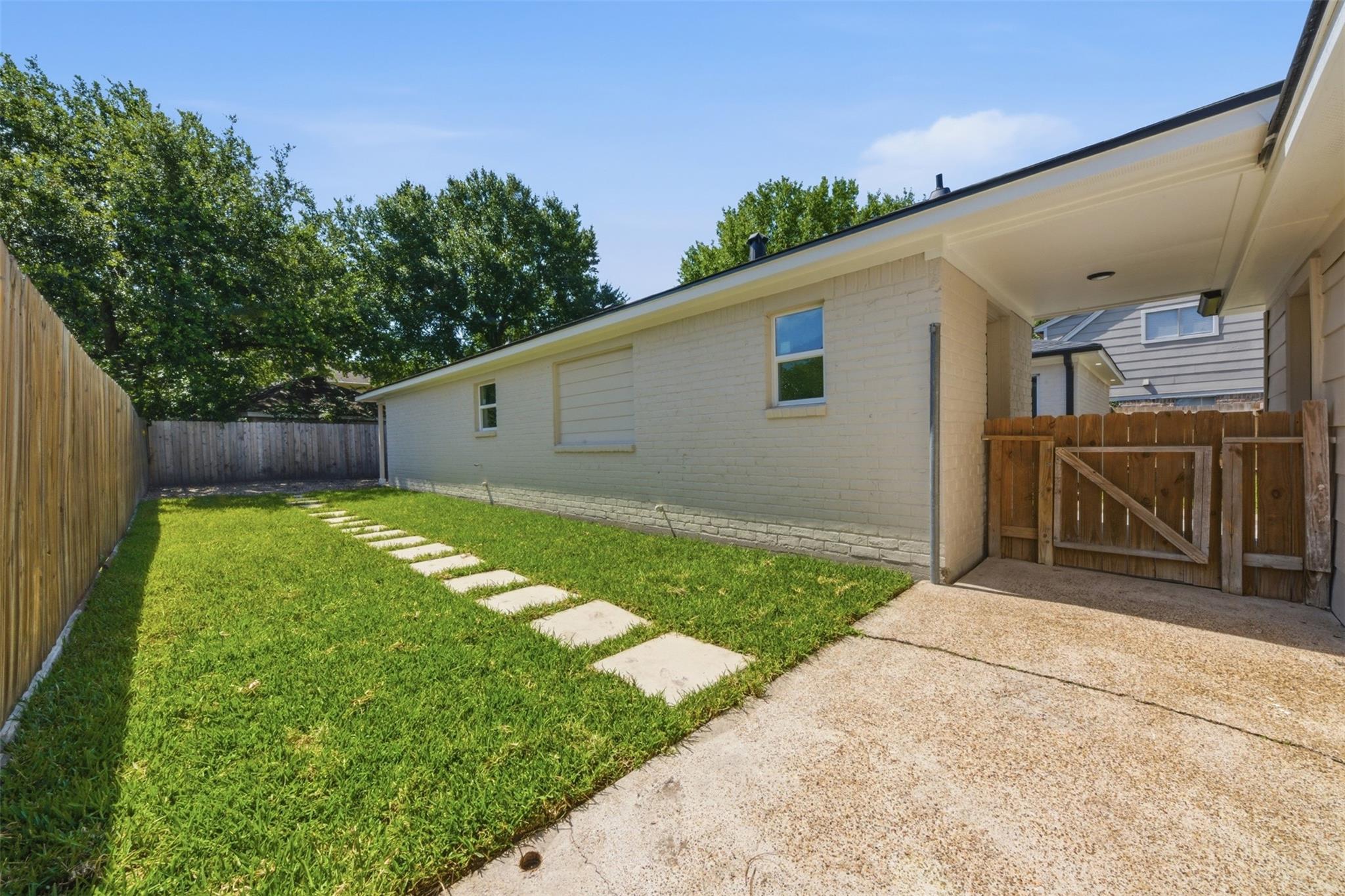 2207 Crystal Hills Drive