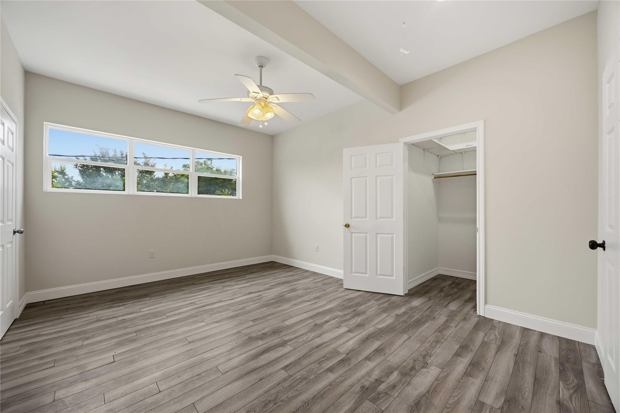 5302 Saxon Drive Unit: 1/2