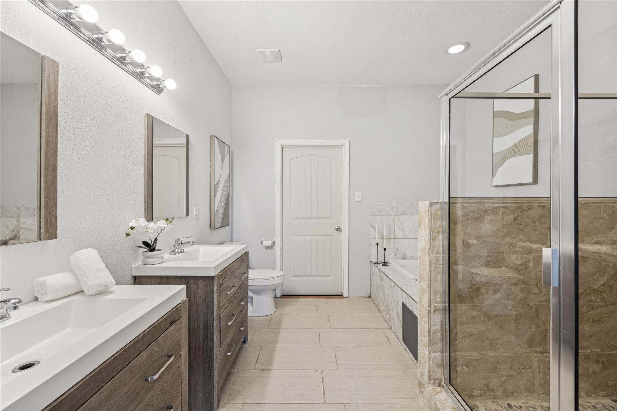 5302 Saxon Drive Unit: 1/2