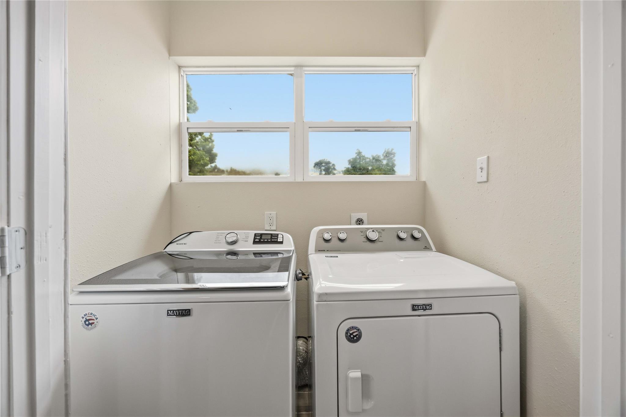 5302 Saxon Drive Unit: 1/2