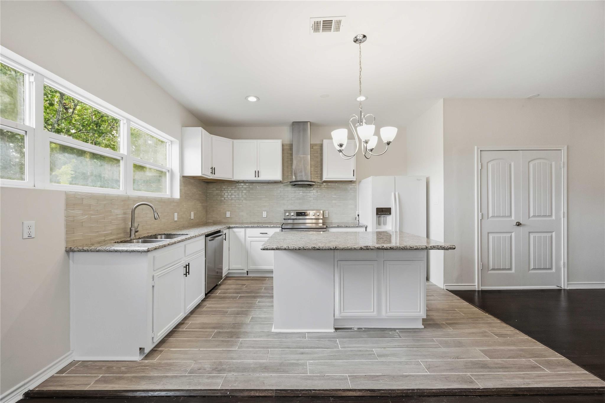 5302 Saxon Drive Unit: 1/2