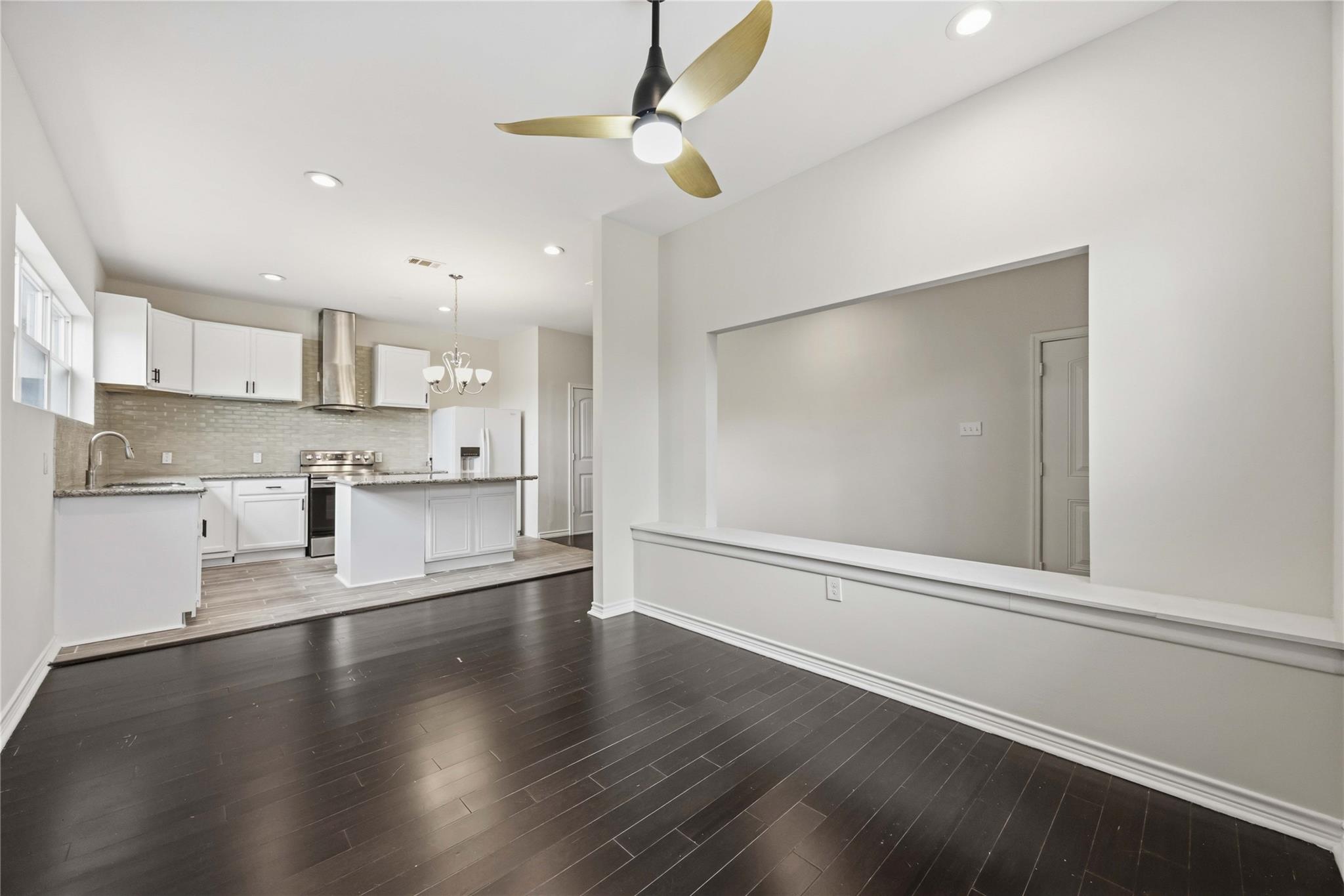 5302 Saxon Drive Unit: 1/2