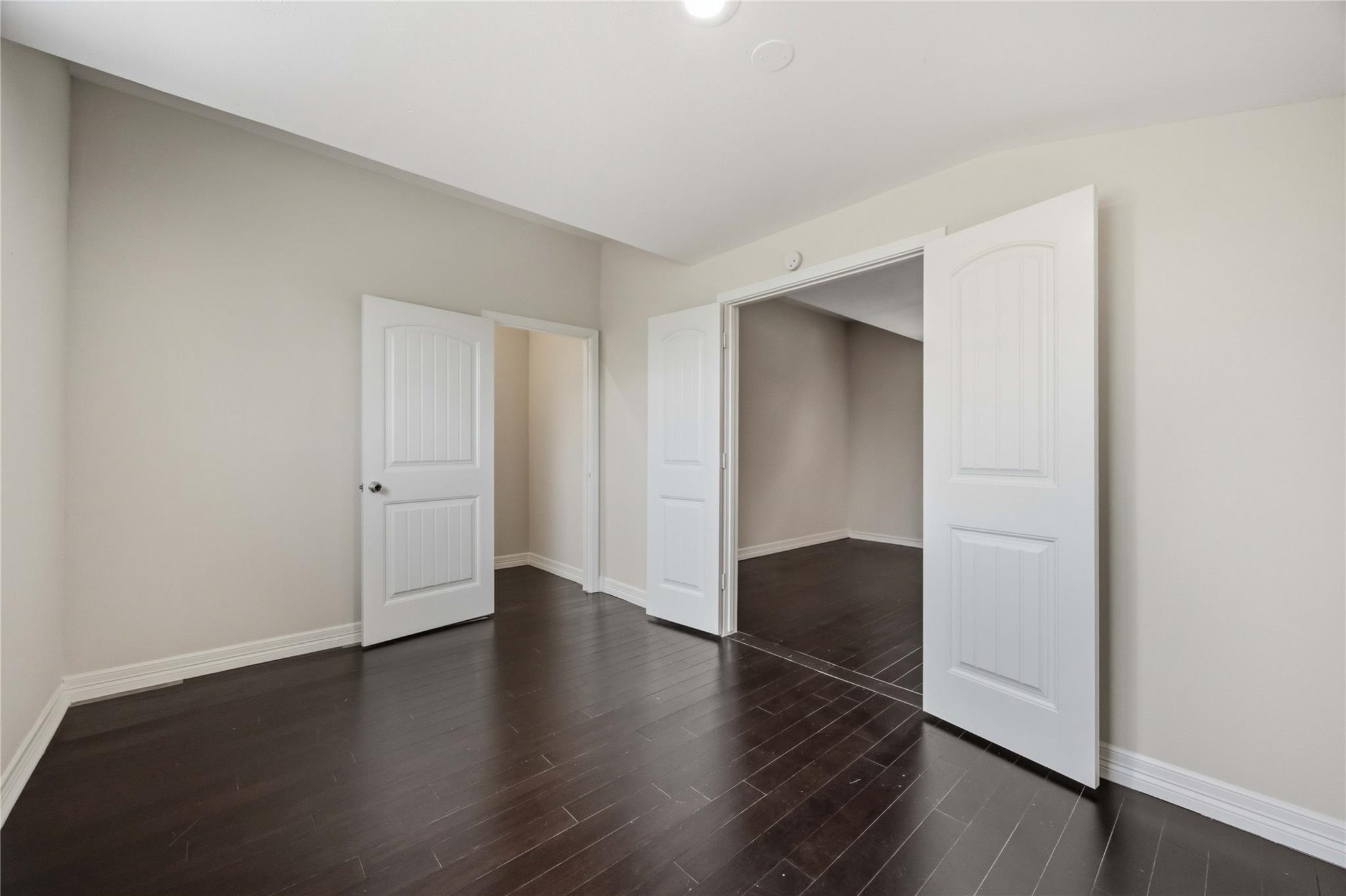 5302 Saxon Drive Unit: 1/2