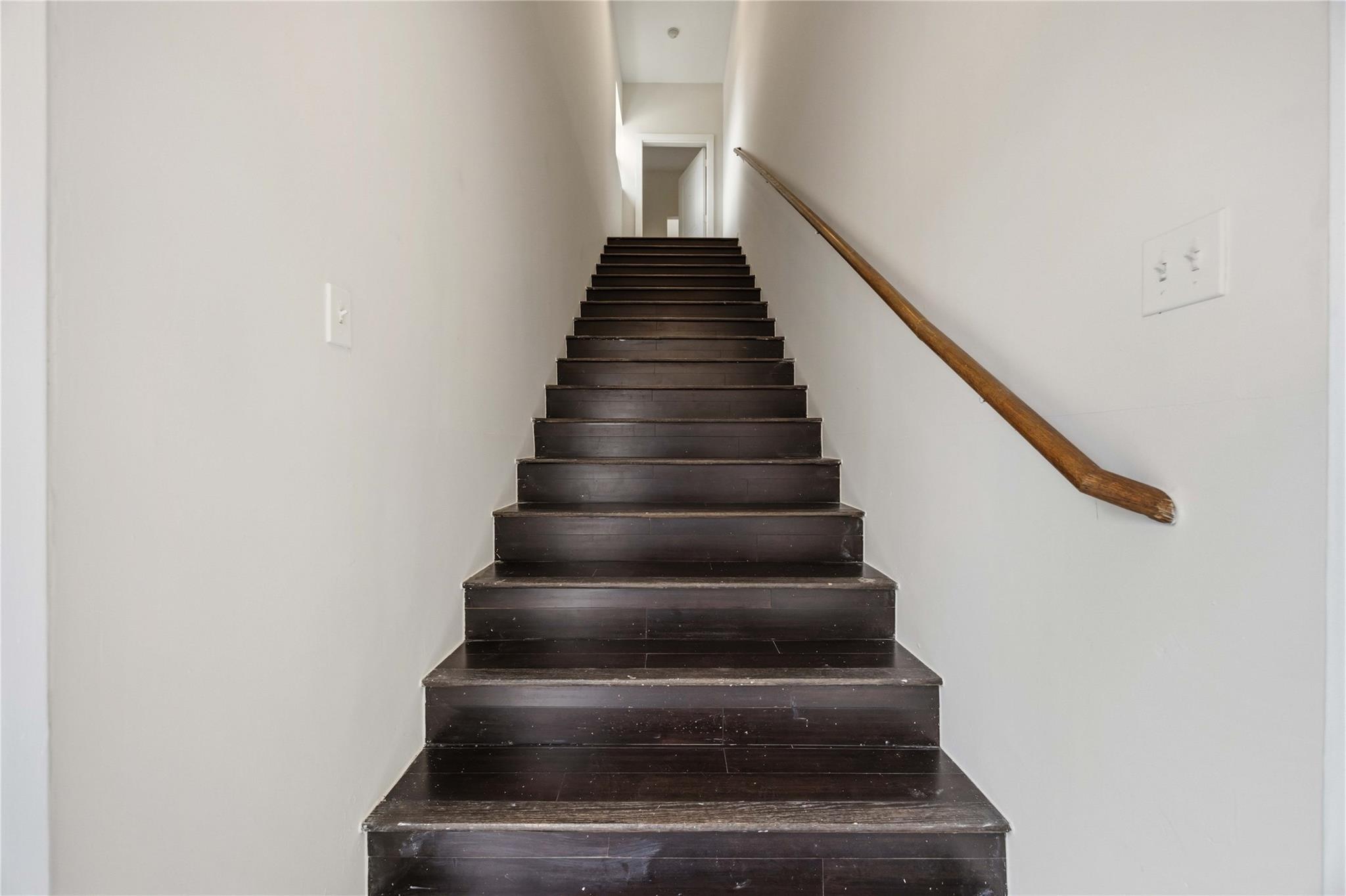 5302 Saxon Drive Unit: 1/2