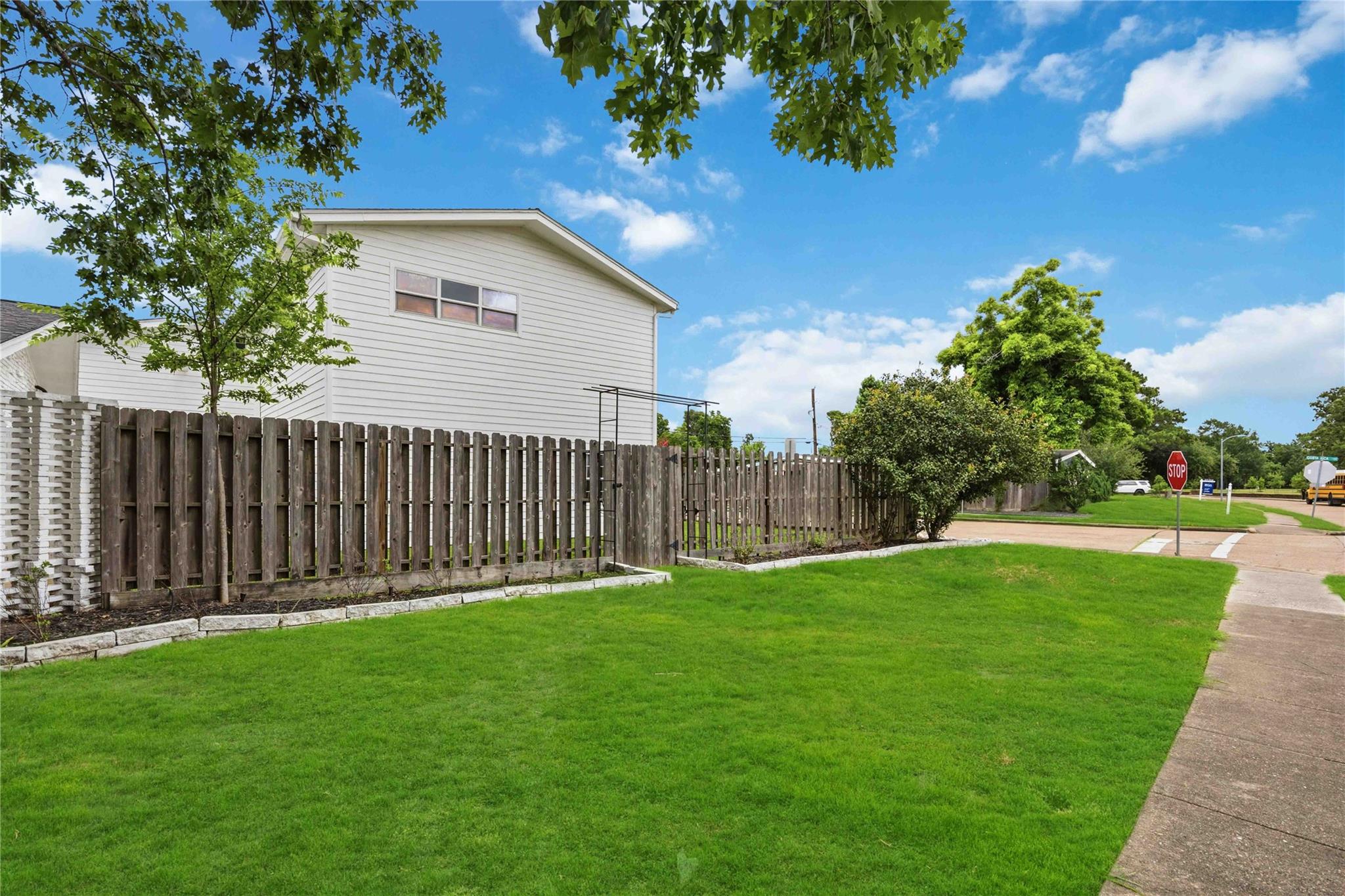 5302 Saxon Drive Unit: 1/2