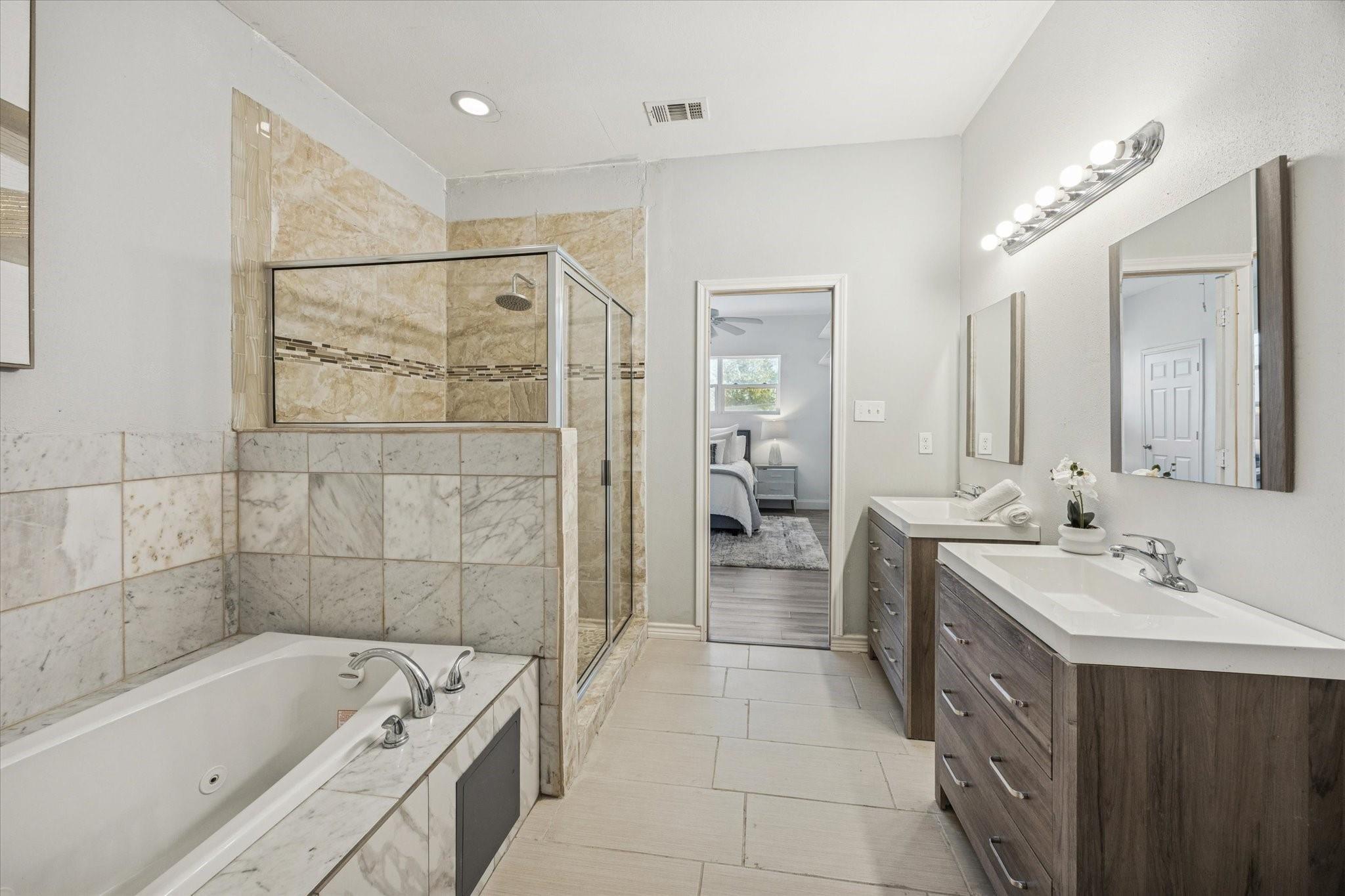 5302 Saxon Drive Unit: 1/2