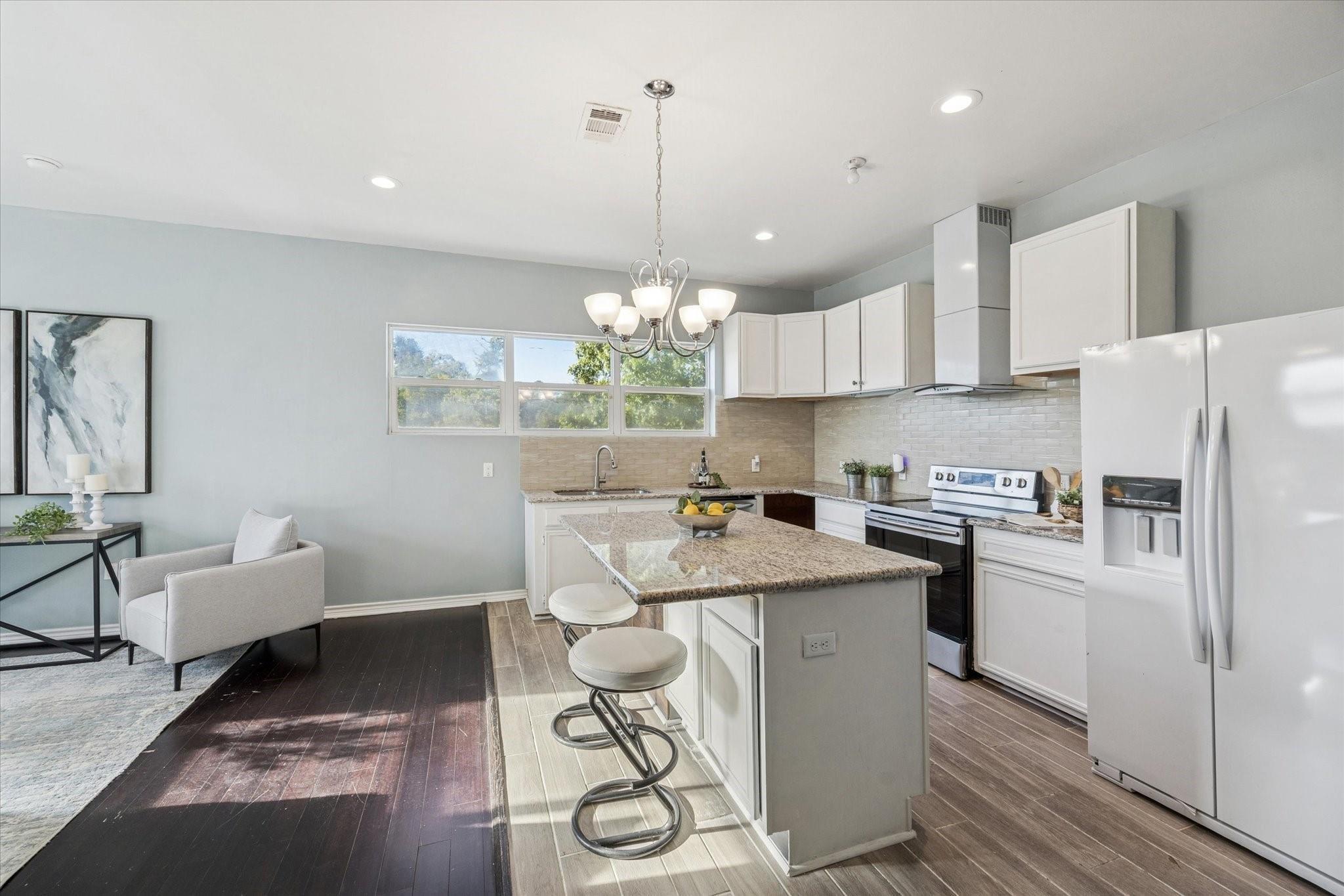 5302 Saxon Drive Unit: 1/2