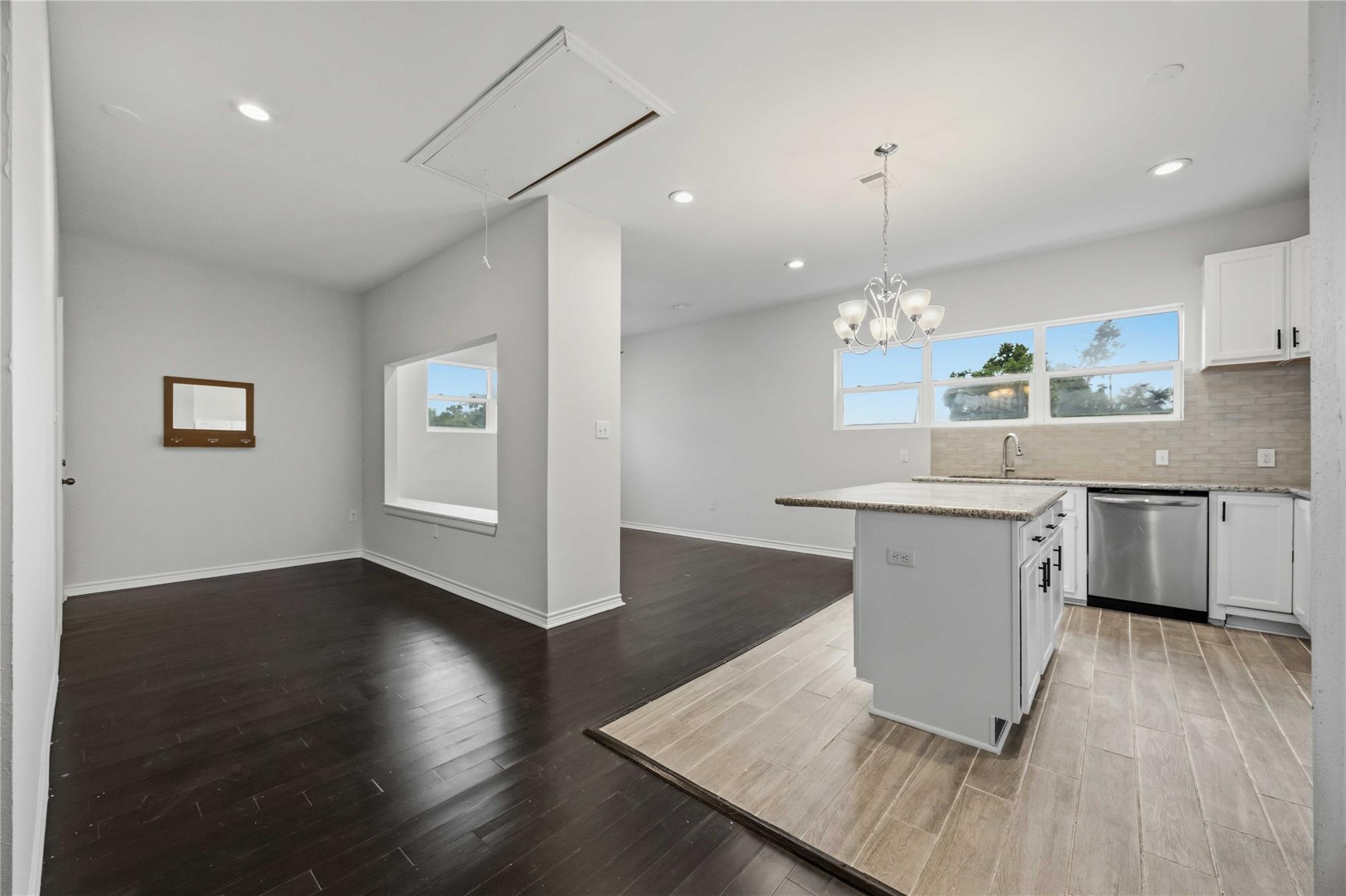 5302 Saxon Drive Unit: 1/2