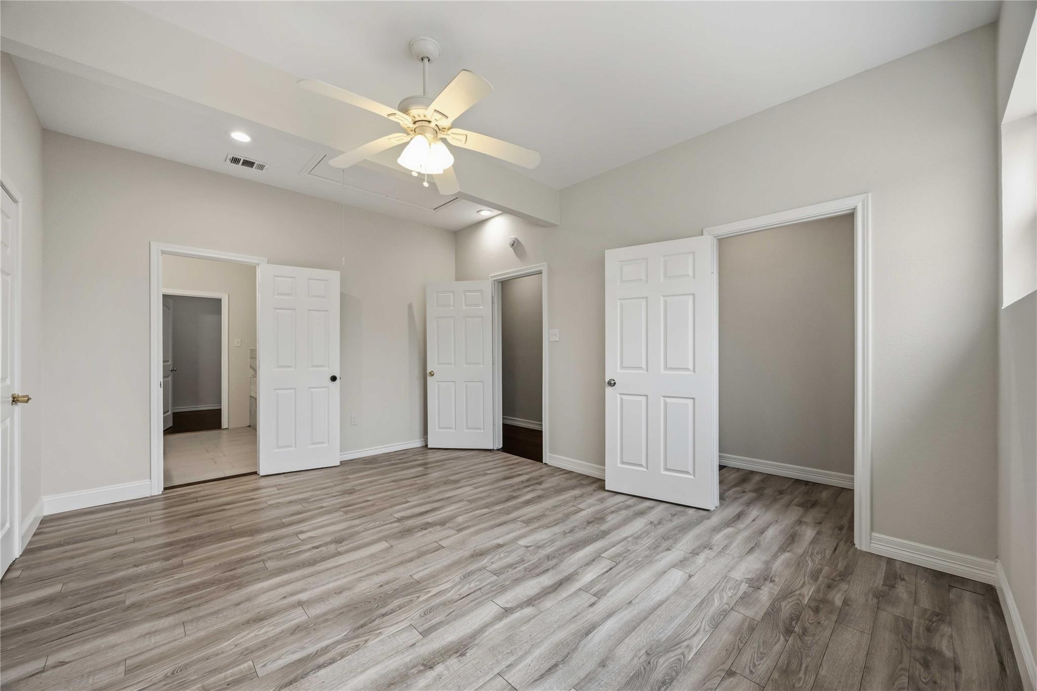 5302 Saxon Drive Unit: 1/2