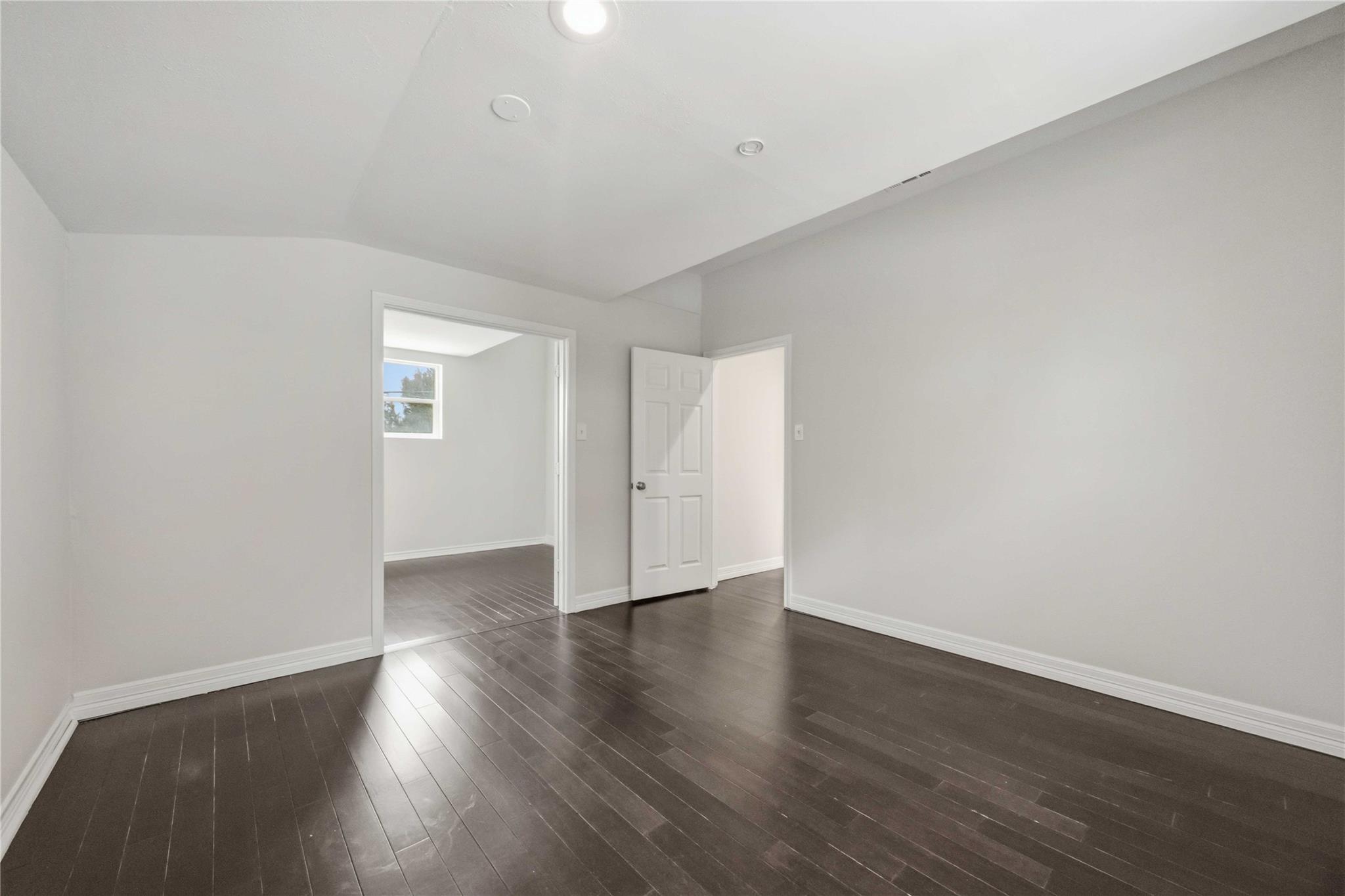 5302 Saxon Drive Unit: 1/2