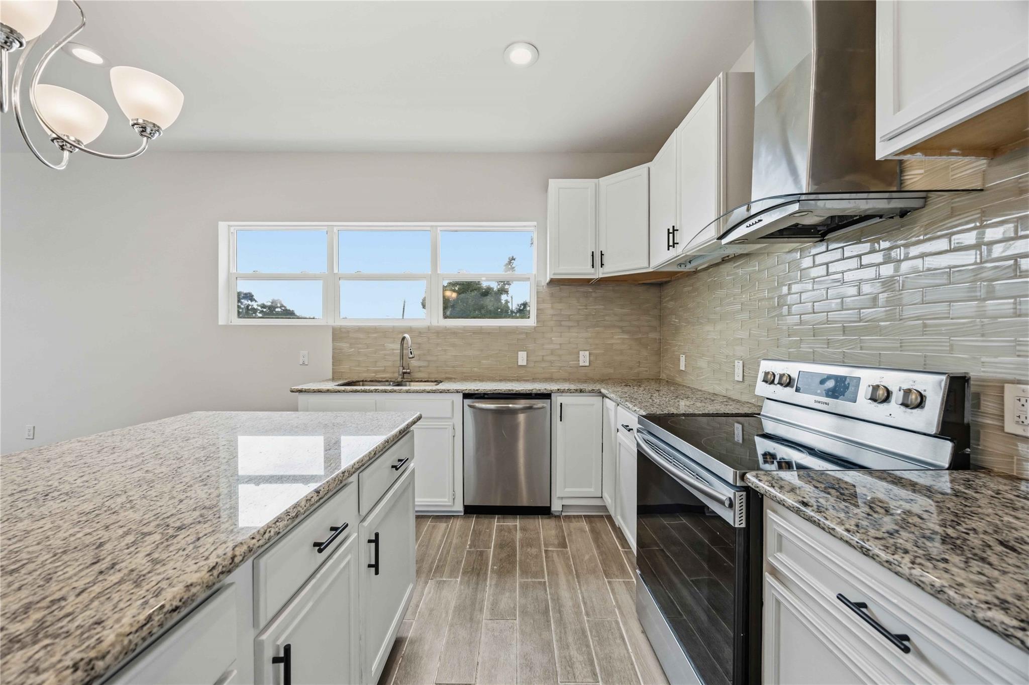 5302 Saxon Drive Unit: 1/2