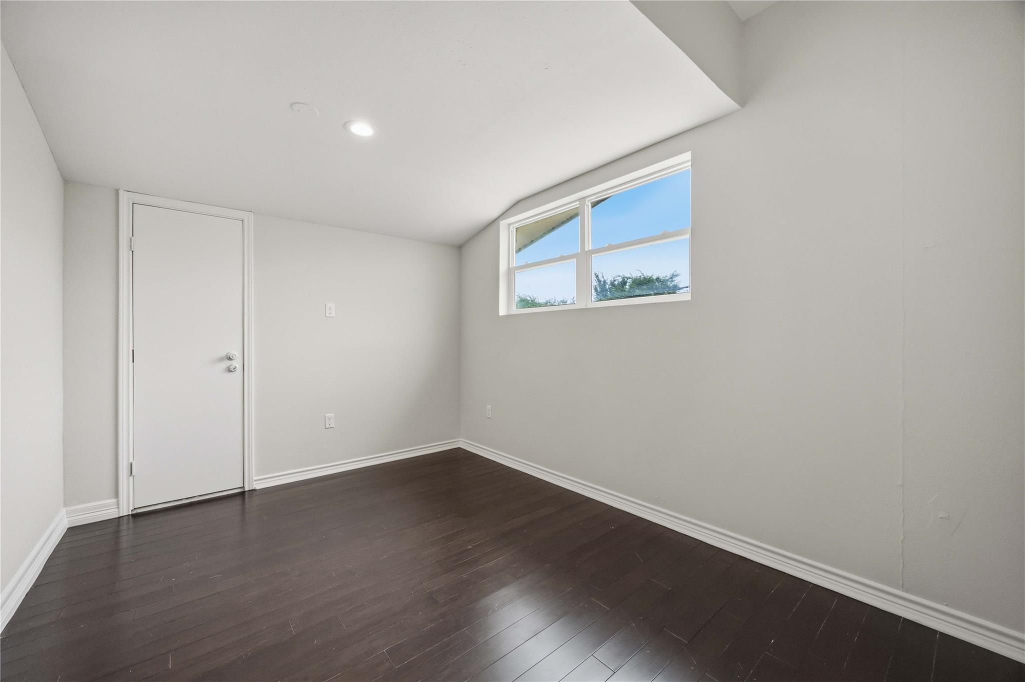 5302 Saxon Drive Unit: 1/2